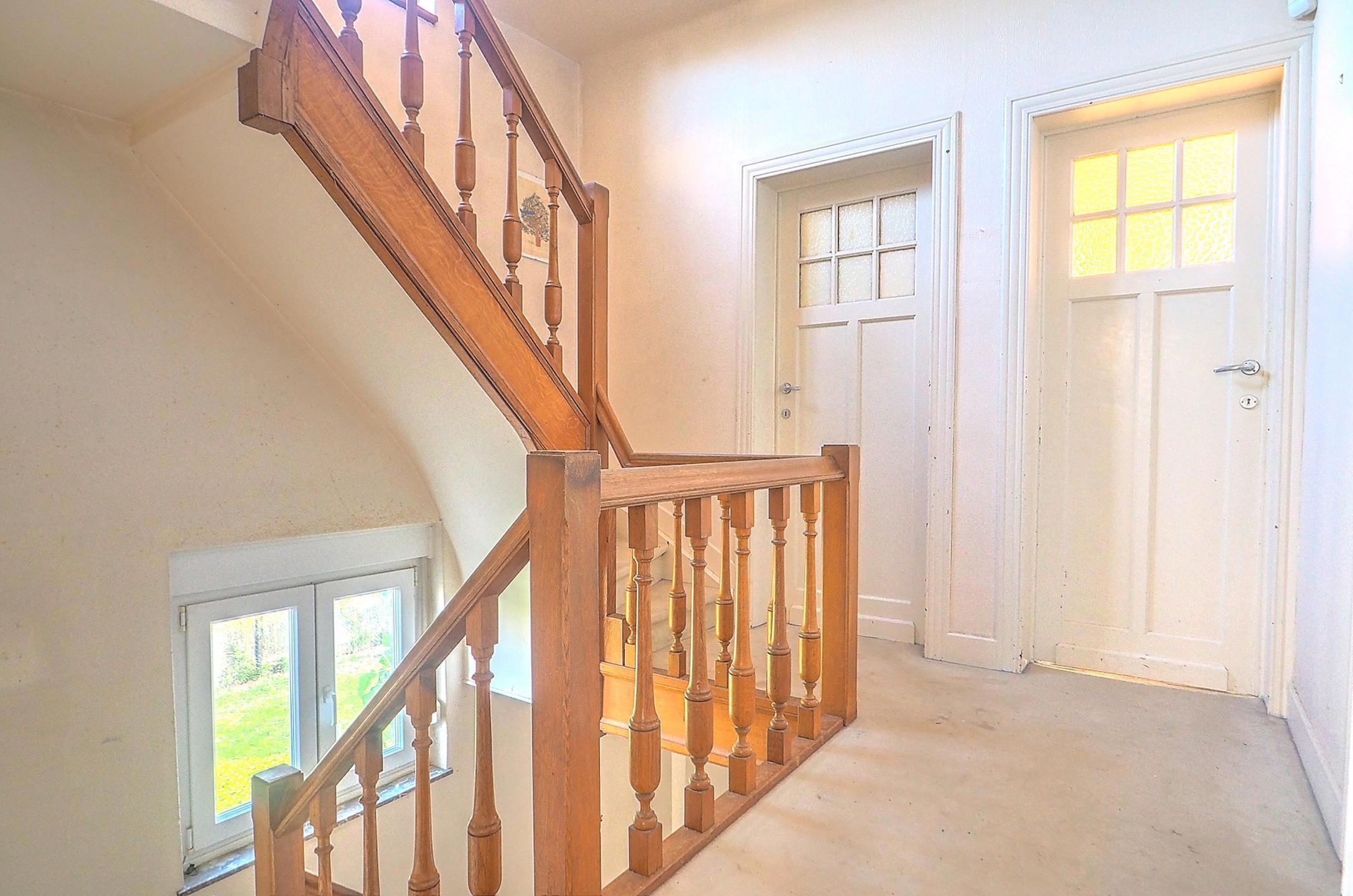 Picture 2 of 4 for House with five bedrooms in Waterloo