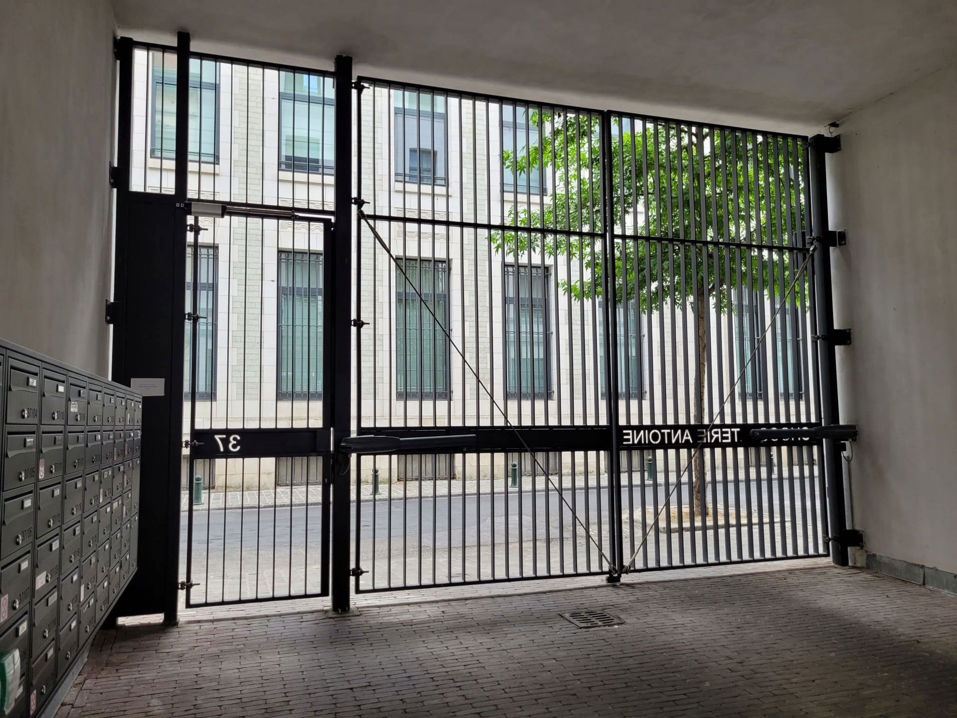 Picture 2 of 4 for Studio in Ixelles