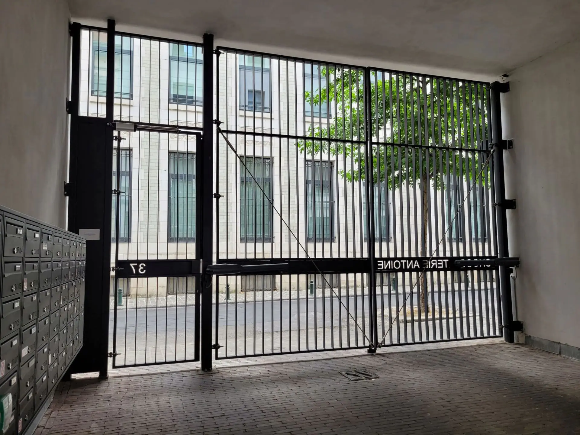 Picture 2 of 4 for Studio in Ixelles