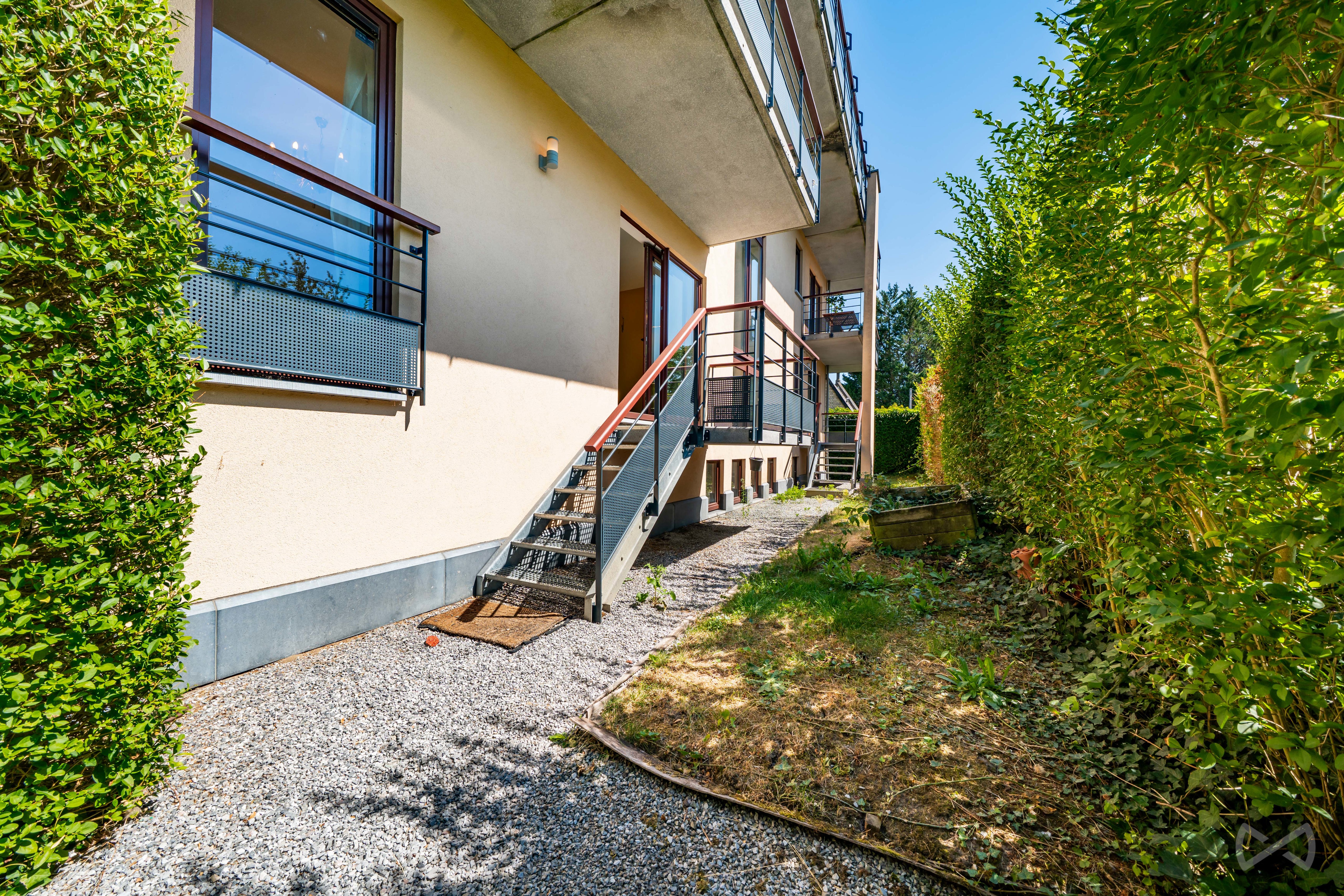 Picture 1 of 4 for Flat with three bedrooms in Waterloo