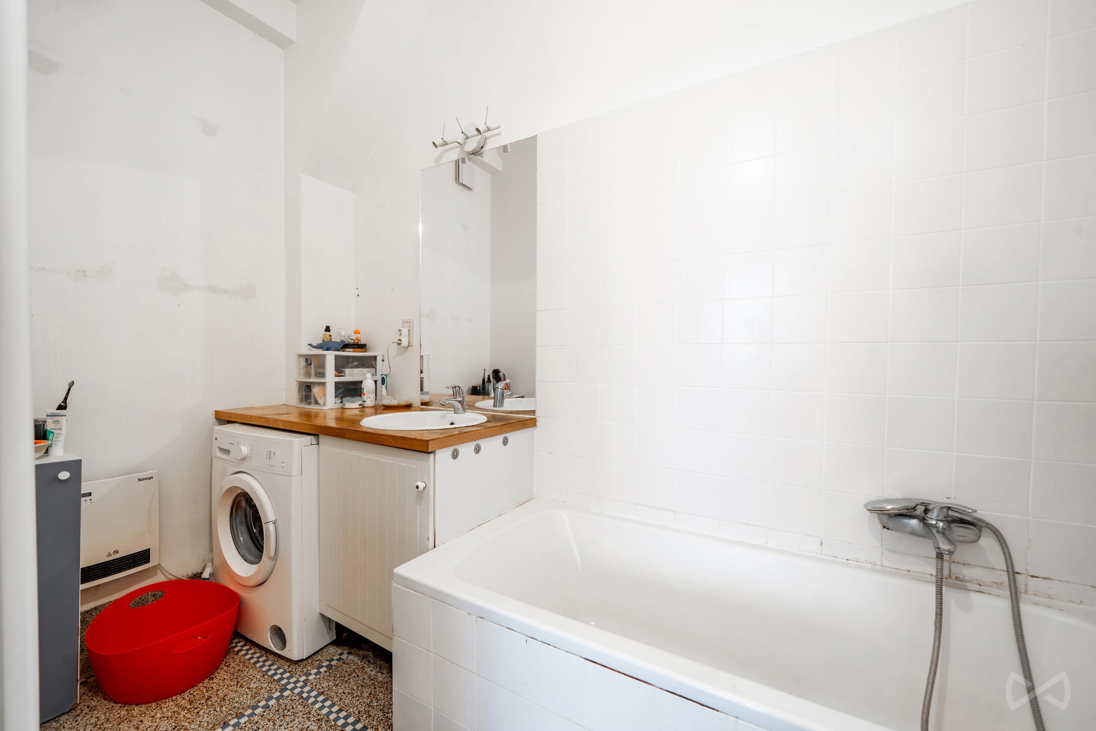 Foto 4 van 4 van Gelijkvloerse verdieping met drie slaapkamers in Saint-gilles