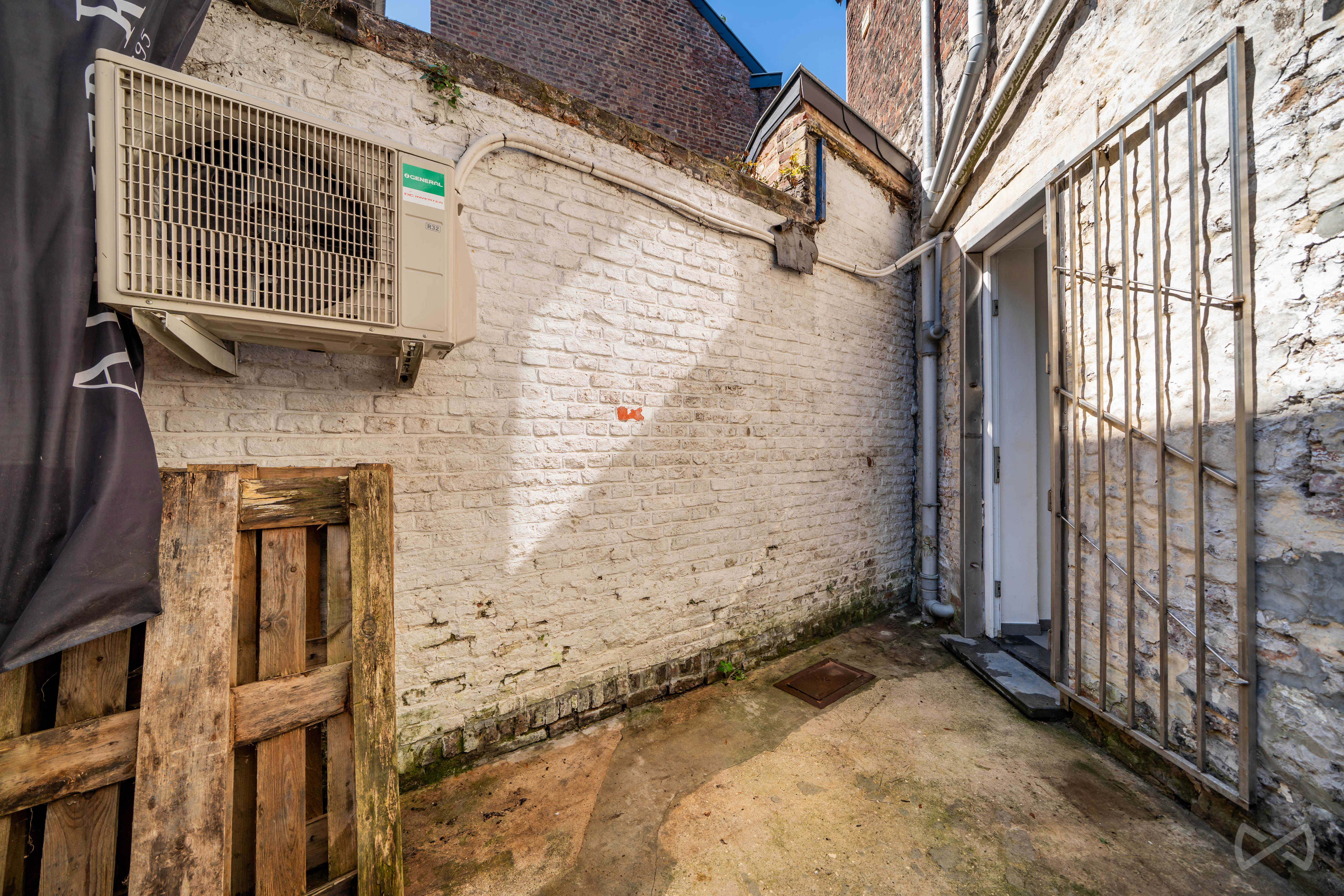 Photo 1 sur 4 pour Immeuble mixte d'une chambre à Mont-sur-marchienne
