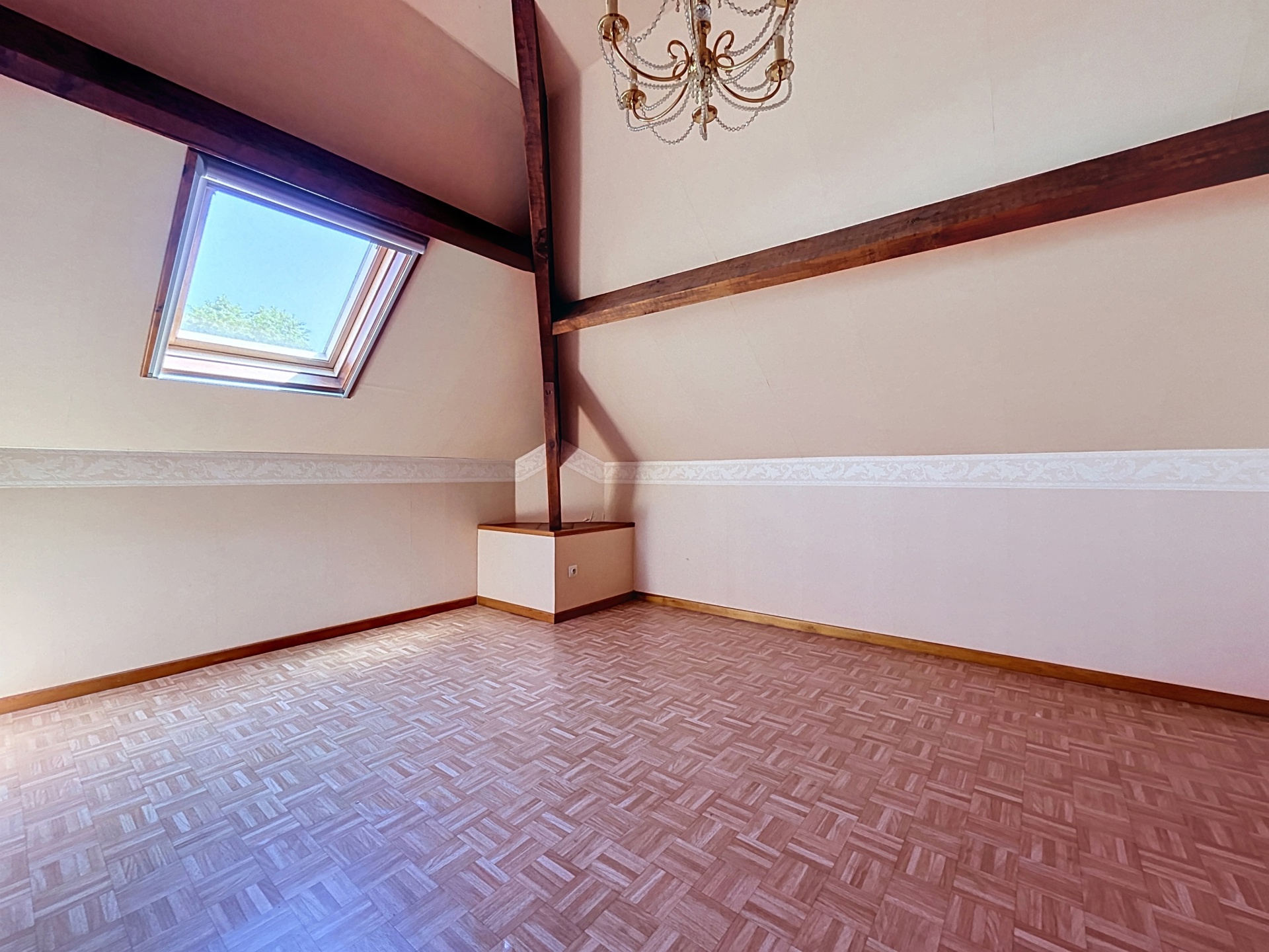 Picture 2 of 2 for House with six bedrooms in Orp-Jauche