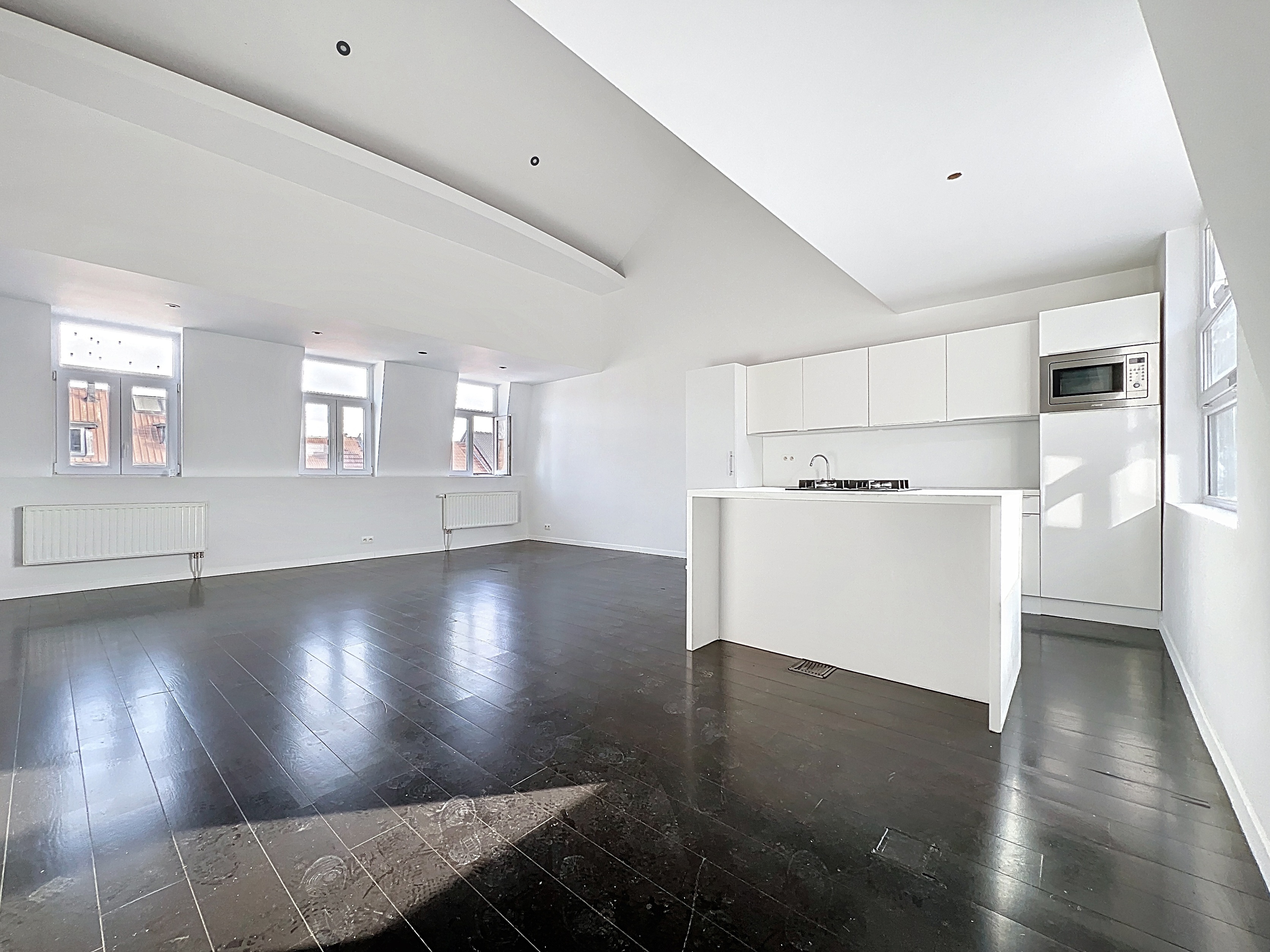 Foto 3 van 3 van Appartement met drie slaapkamers in Schaerbeek