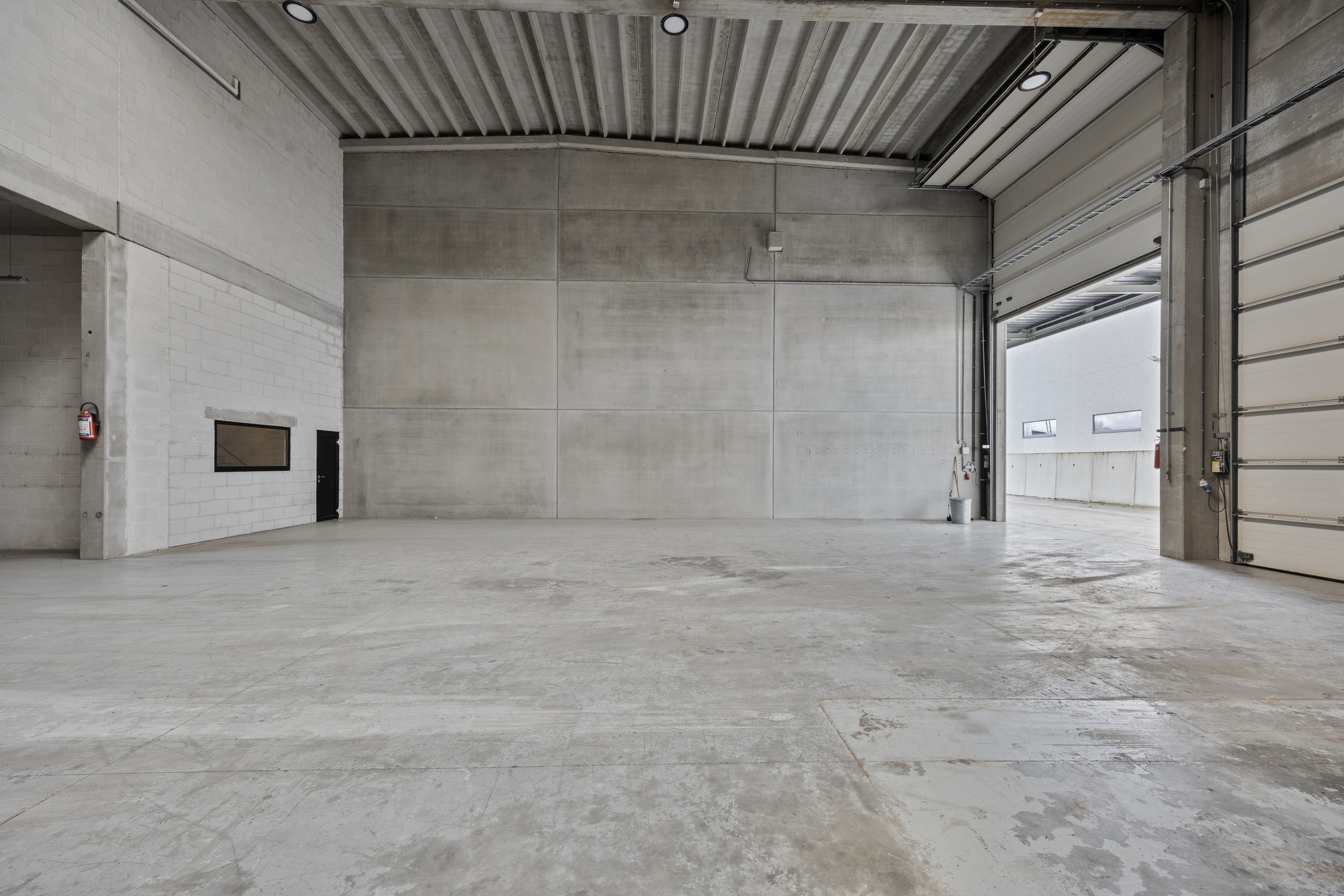 Foto 4 van 4 van Kantoor en magazijn in Moorslede