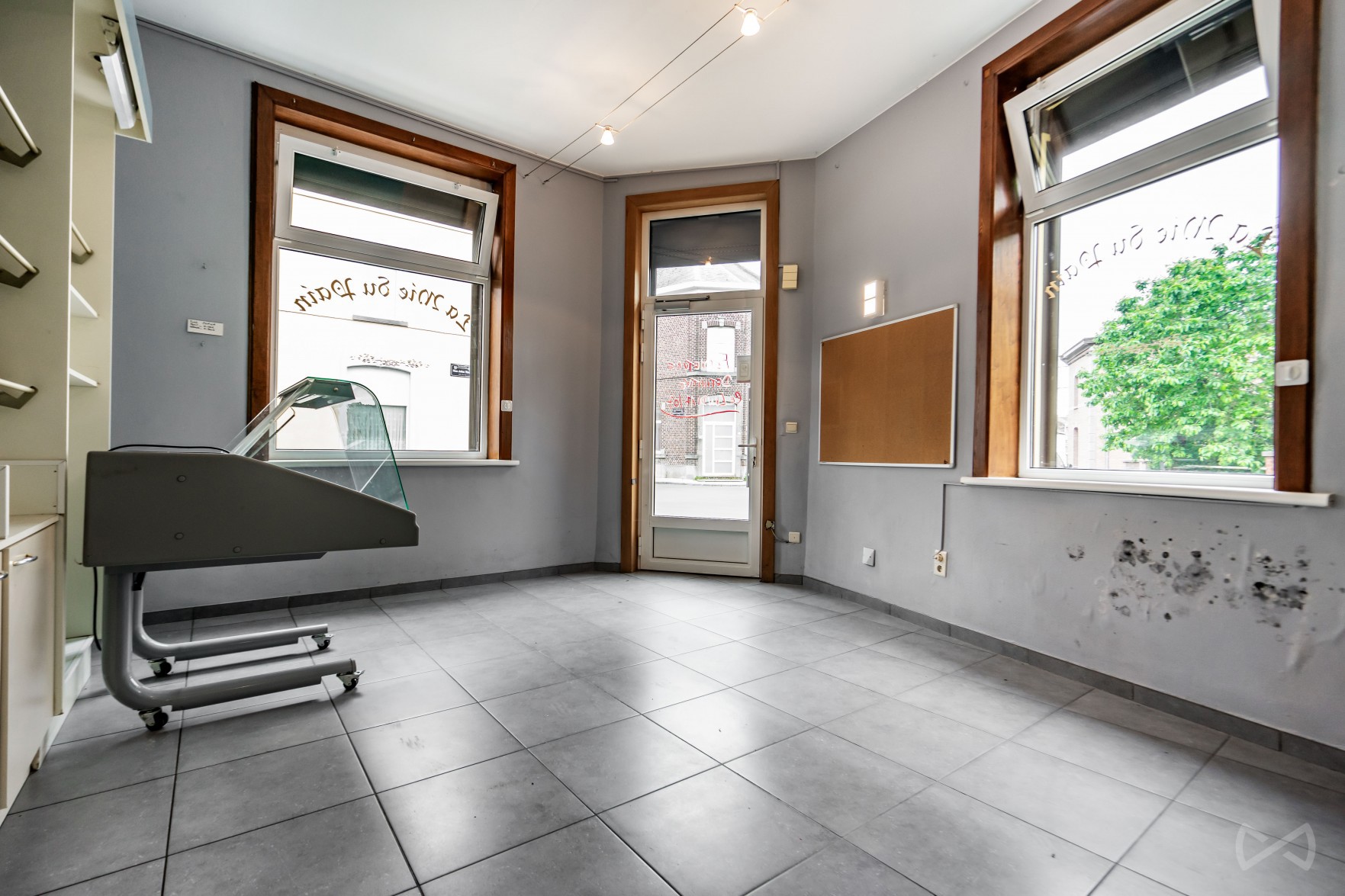 Photo 2 sur 3 pour Immeuble mixte de deux chambres à La Louvière
