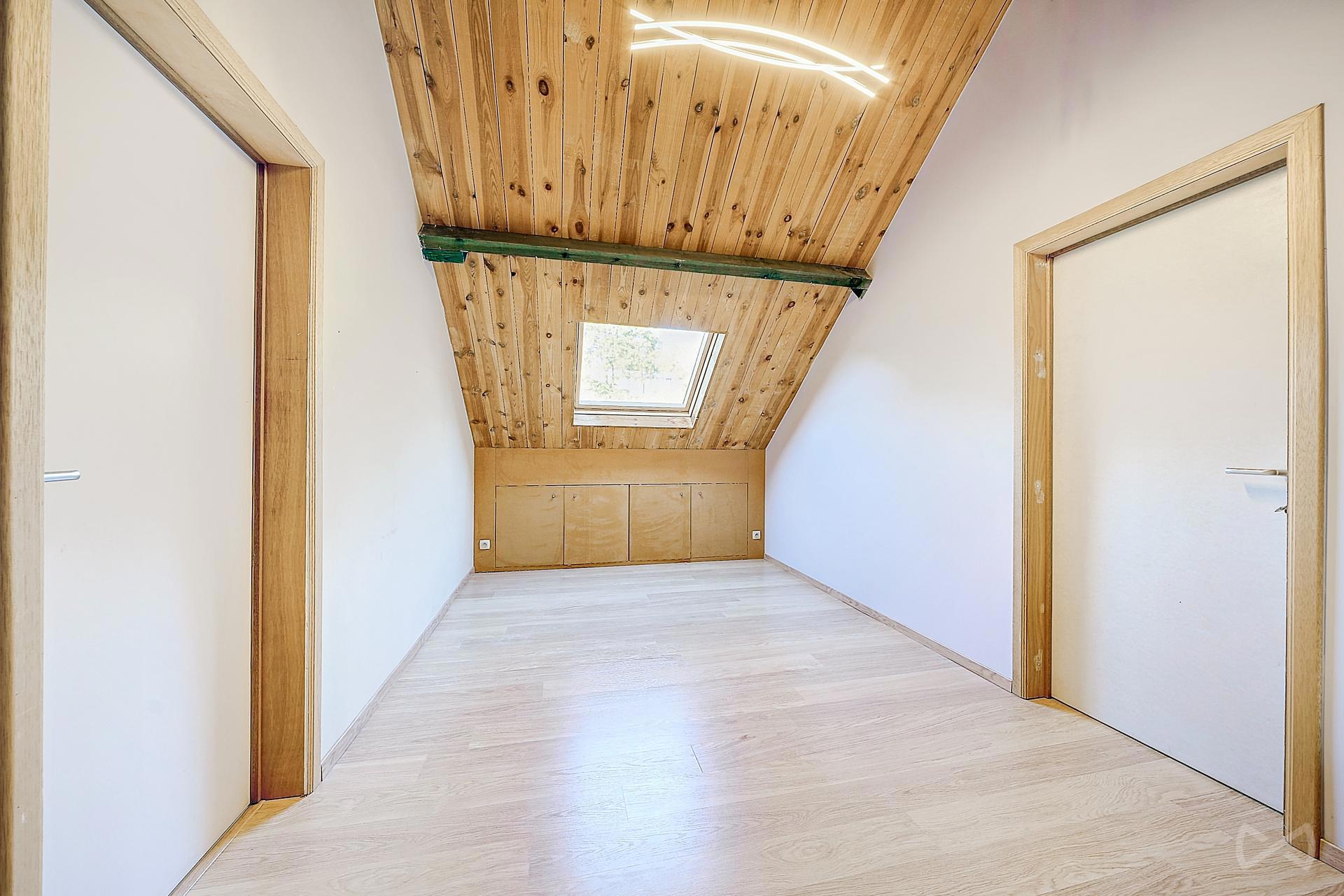 Picture 2 of 4 for House with five bedrooms in Court-saint-Étienne