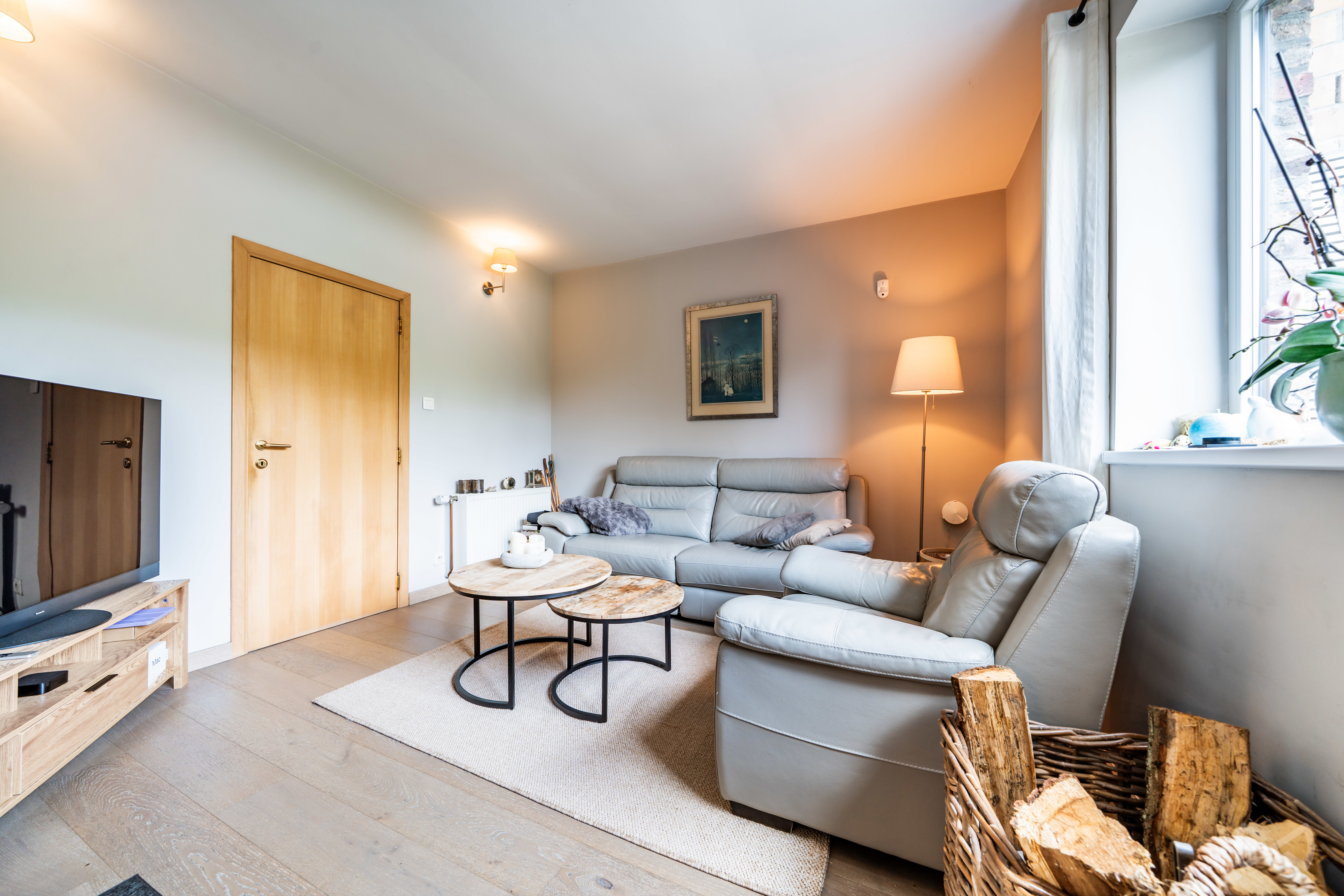 Picture 2 of 4 for House with five bedrooms in Mont-sur-marchienne