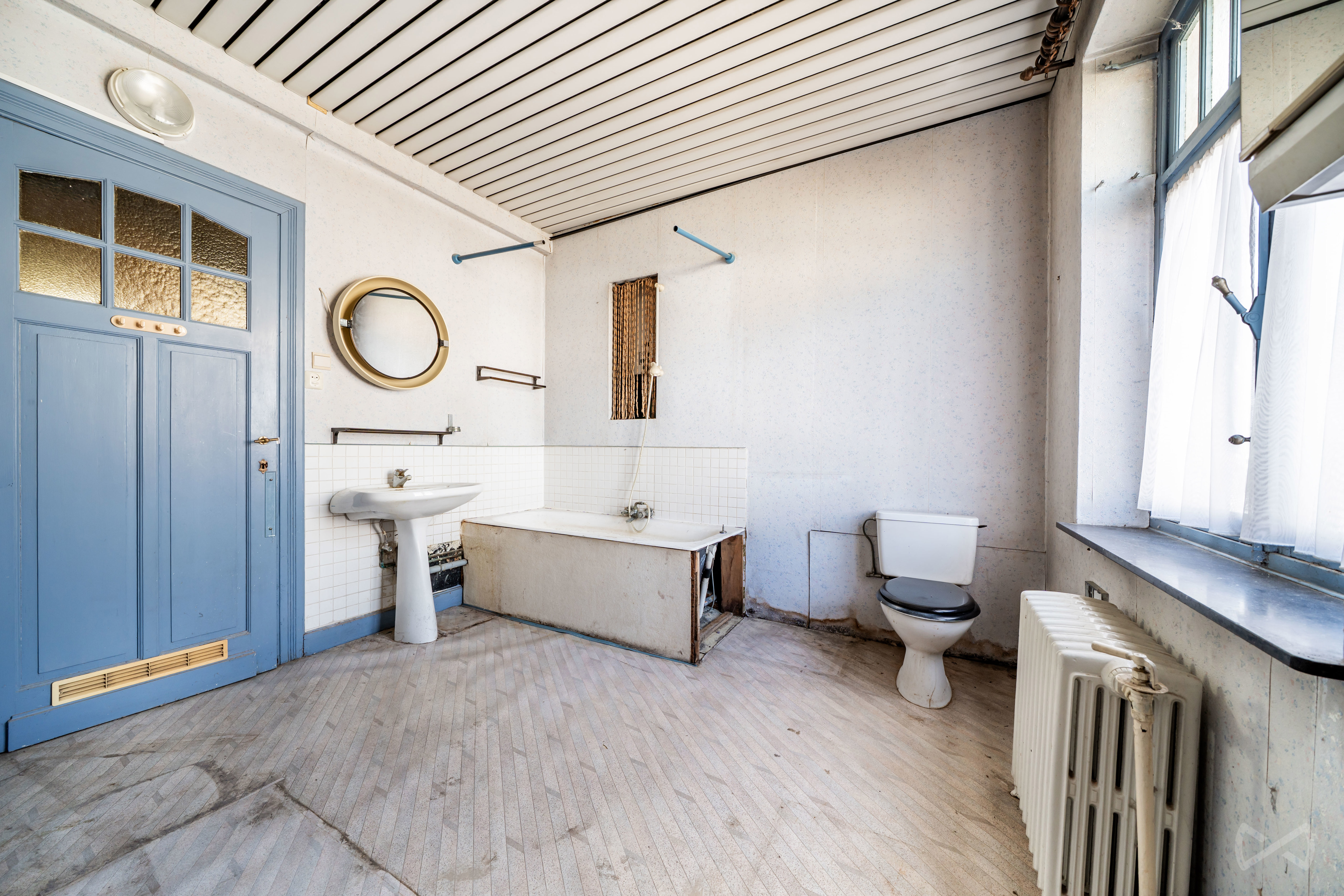 Picture 3 of 4 for Villa with six bedrooms in Marcinelle