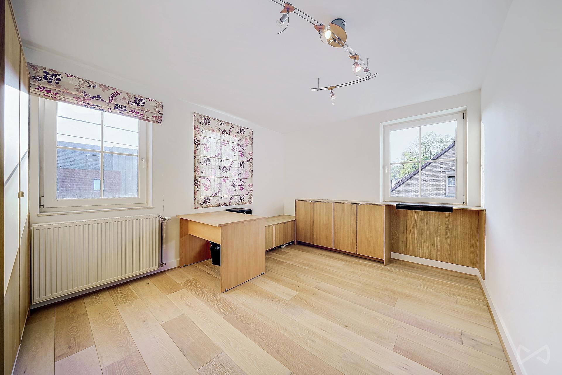 Picture 1 of 4 for House with five bedrooms in Court-saint-Étienne