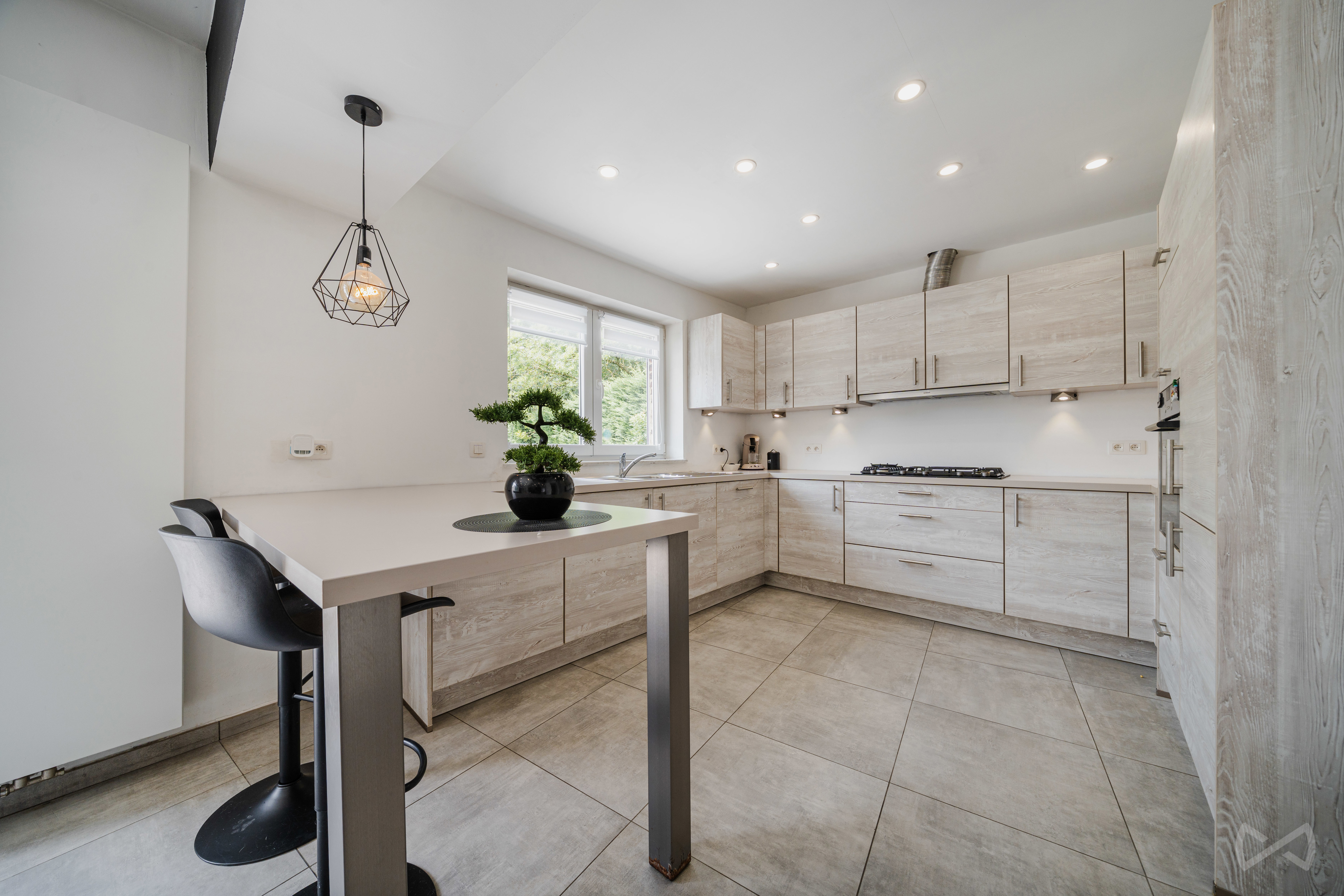 Photo 3 sur 4 pour Maison de deux chambres à Roux