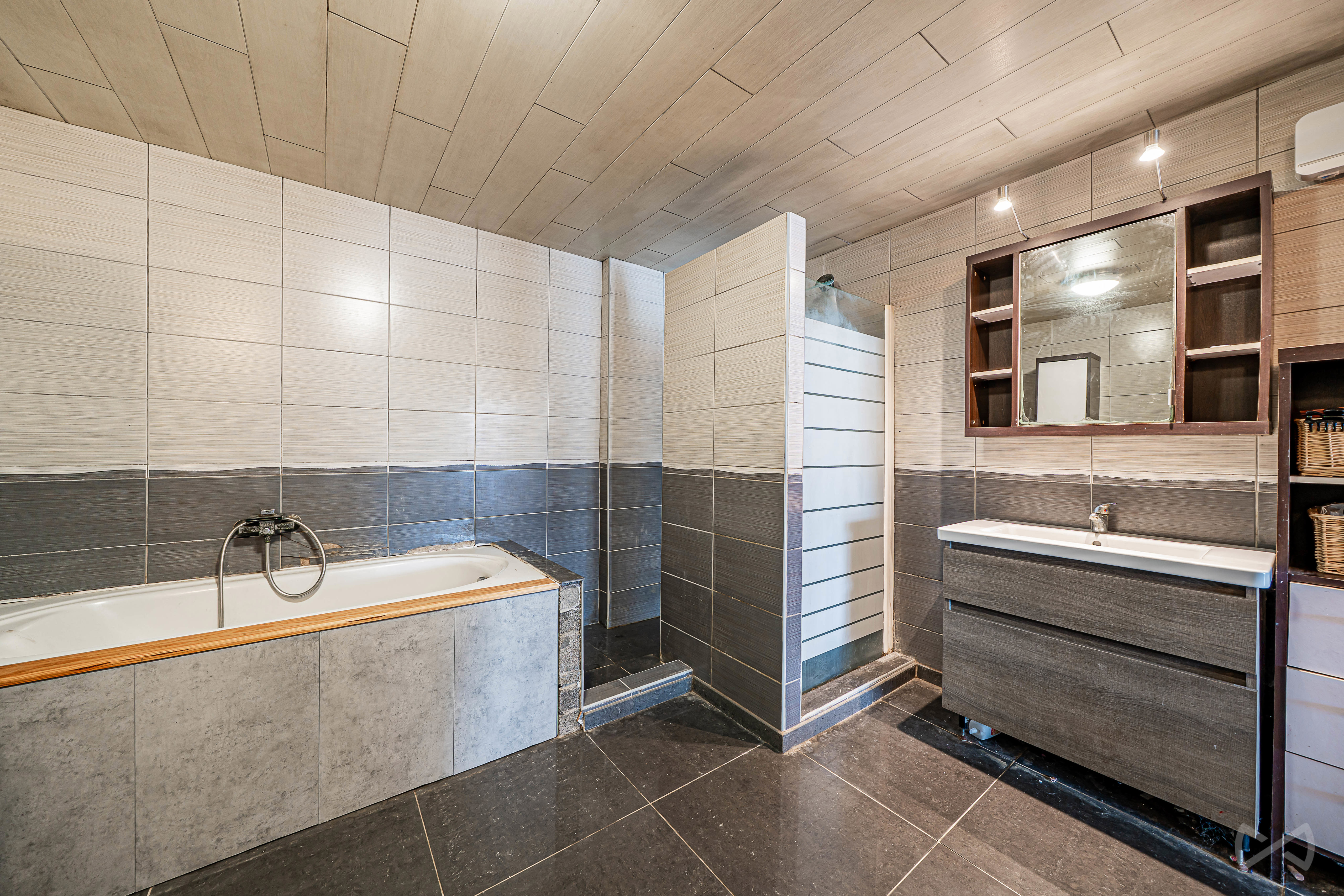 Picture 4 of 4 for House with six bedrooms in Isières