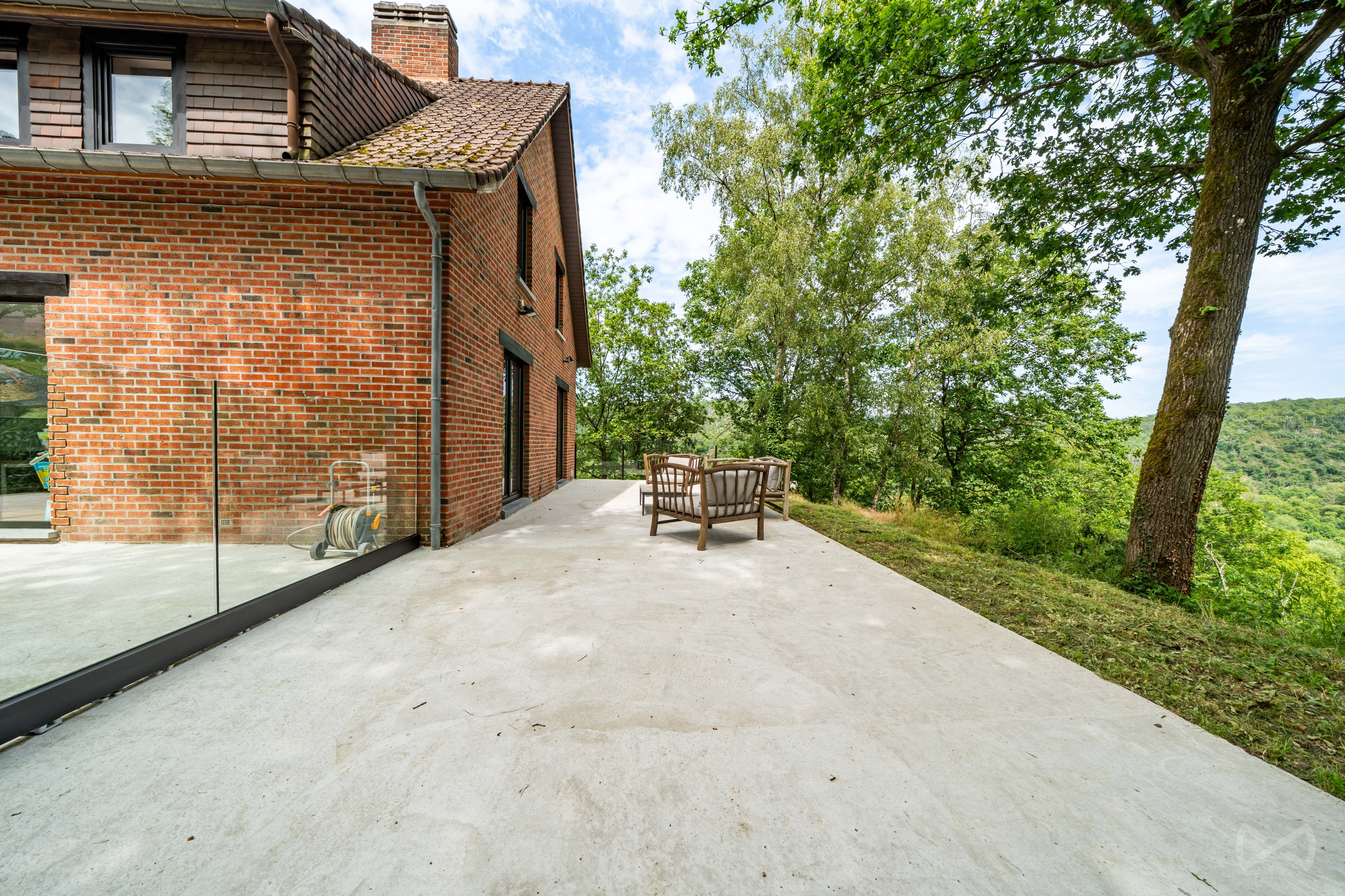 Picture 1 of 4 for Villa with six bedrooms in Houyet