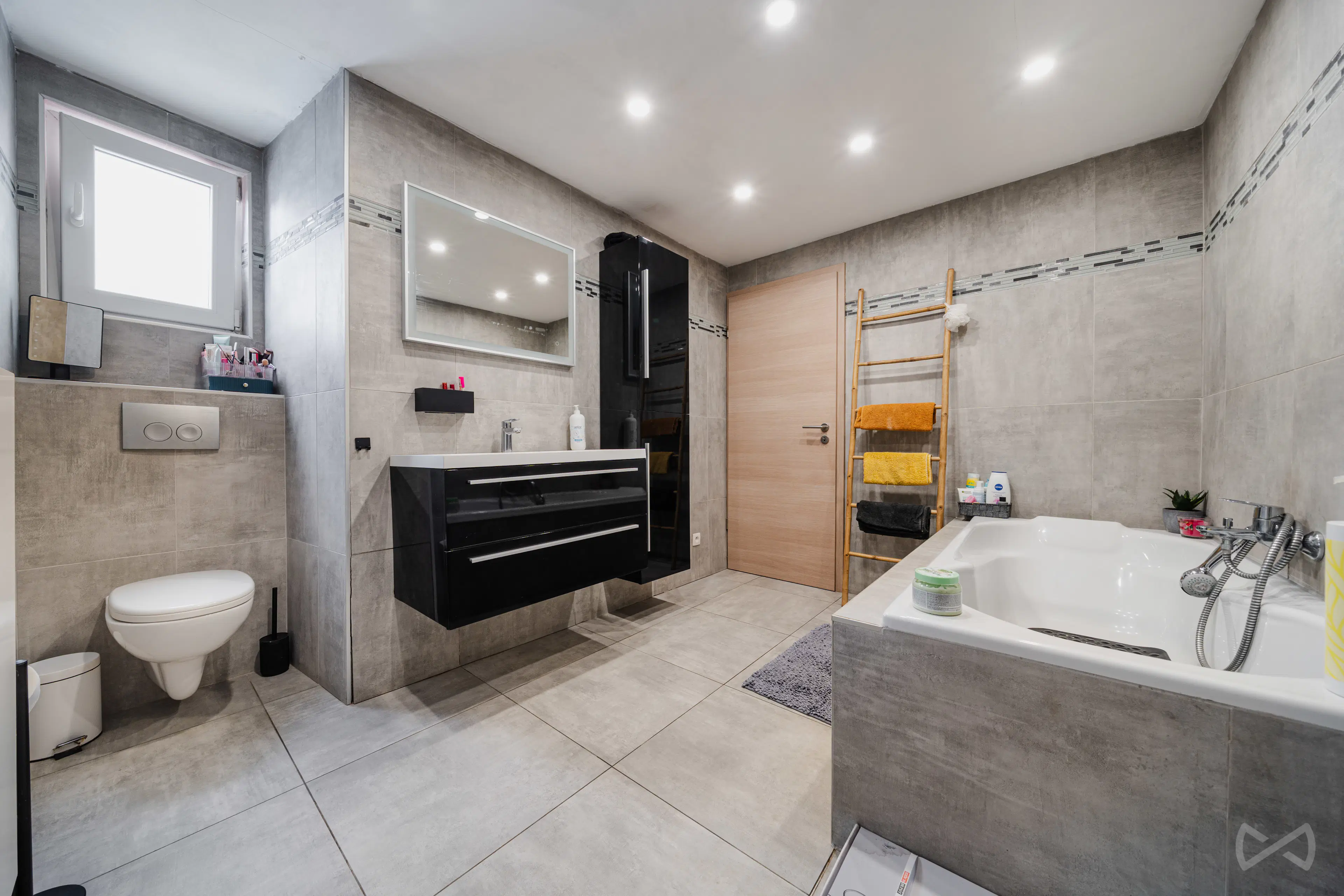 Photo 4 sur 4 pour Maison de deux chambres à Roux