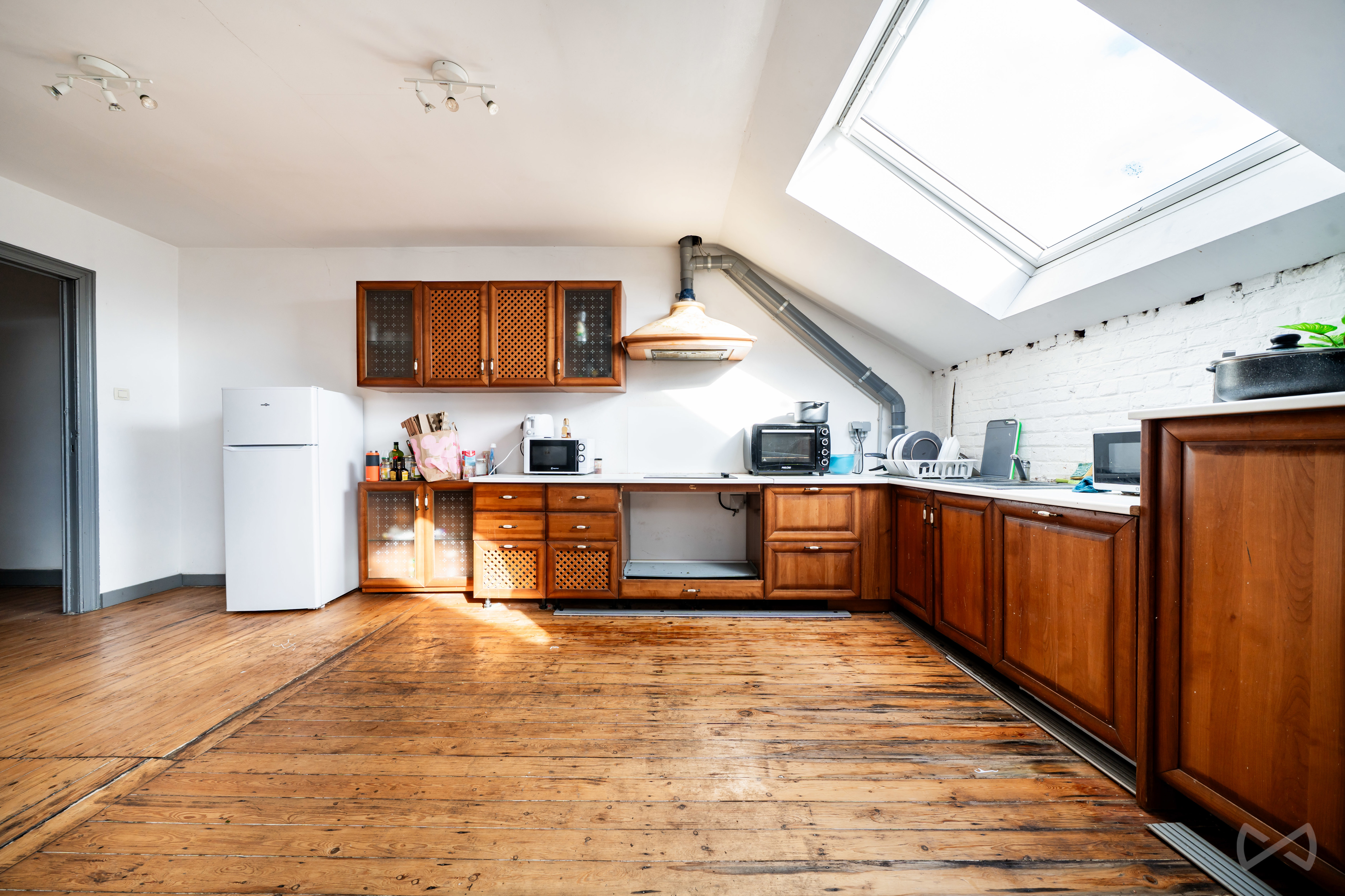 Photo 1 sur 4 pour Immeuble mixte de neuf chambres à Montignies-Sur-Sambre