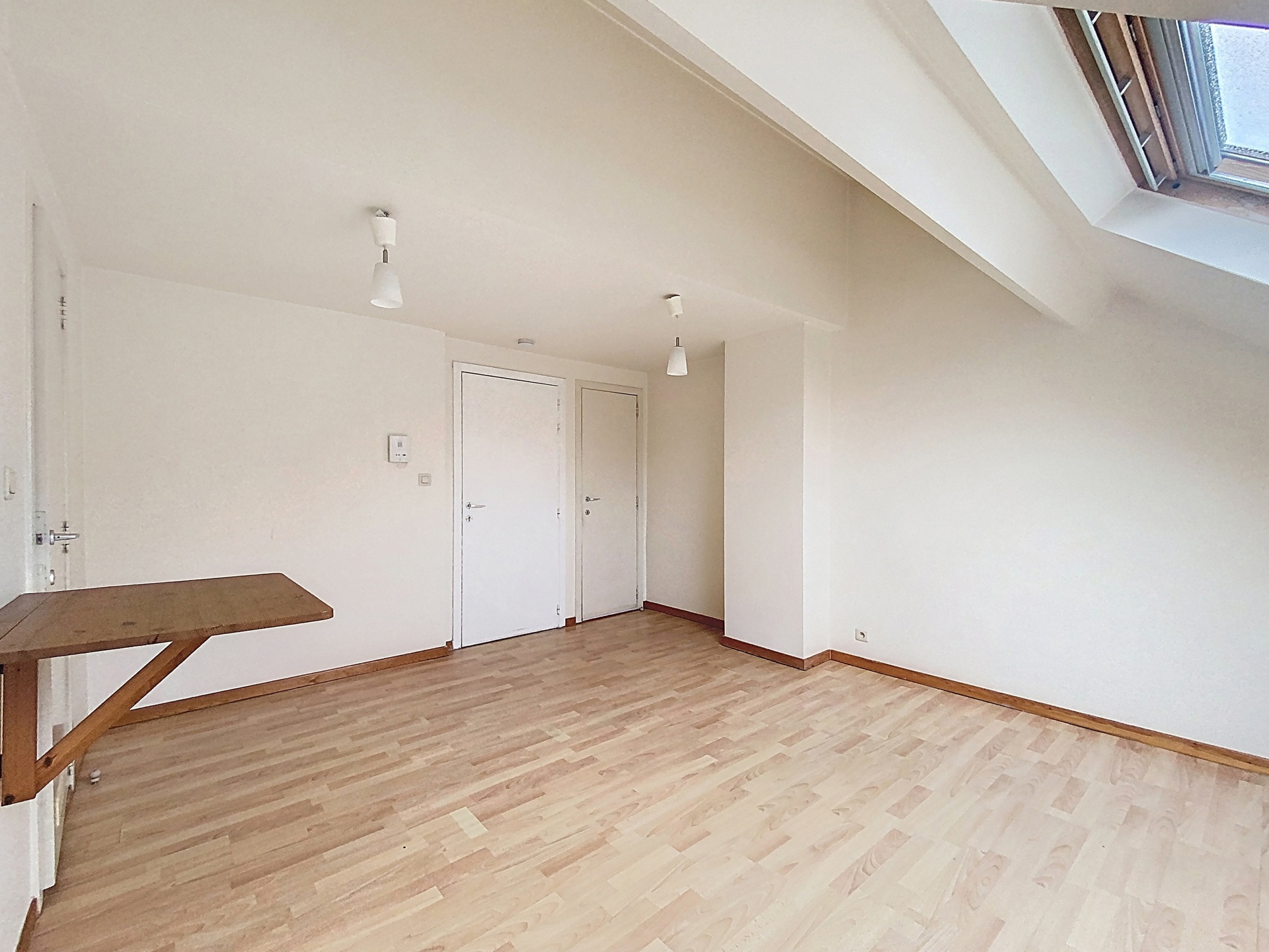 Picture 2 of 2 for Studio in Ixelles