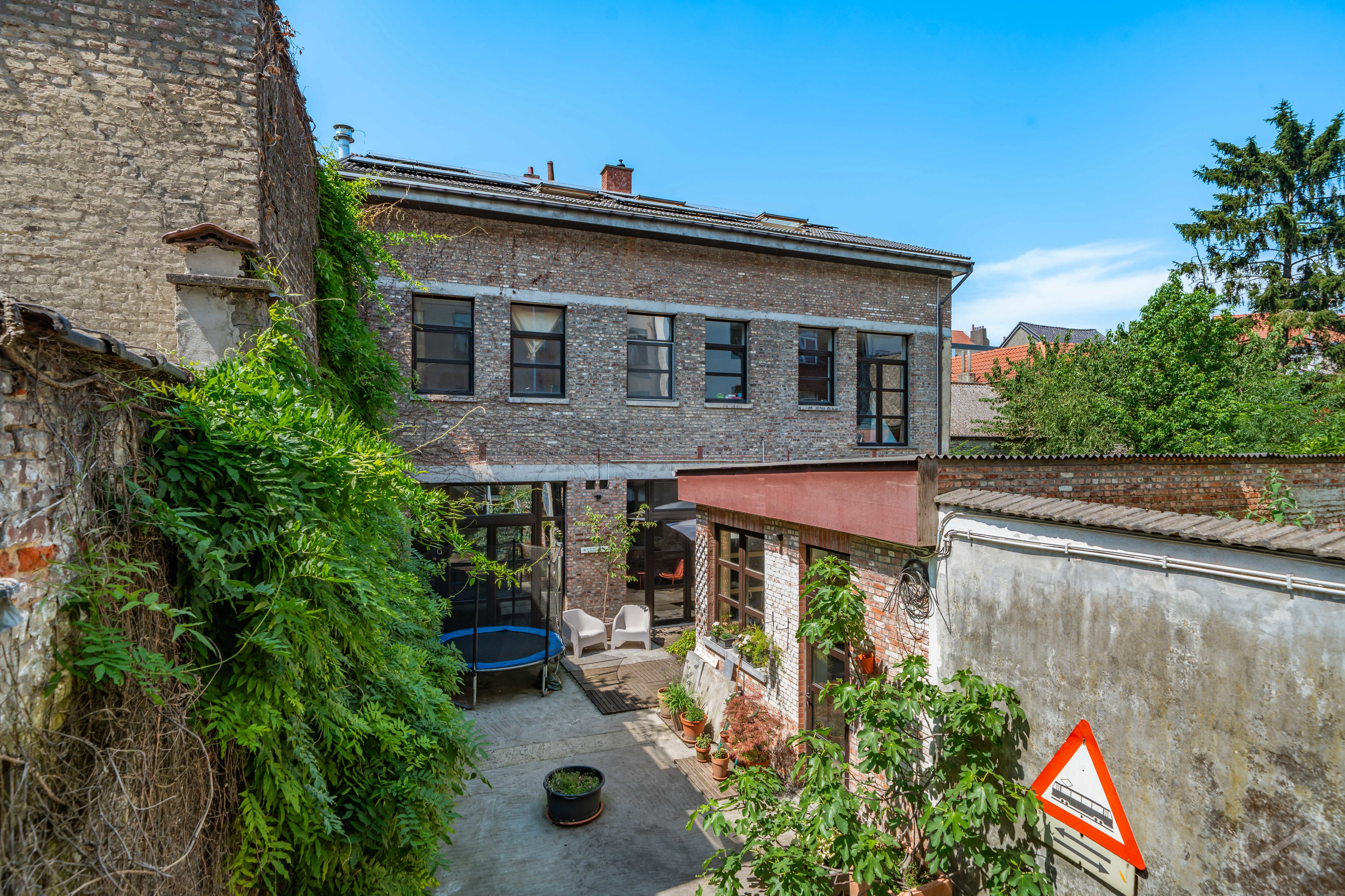Picture 1 of 4 for House with seven bedrooms in Schaerbeek
