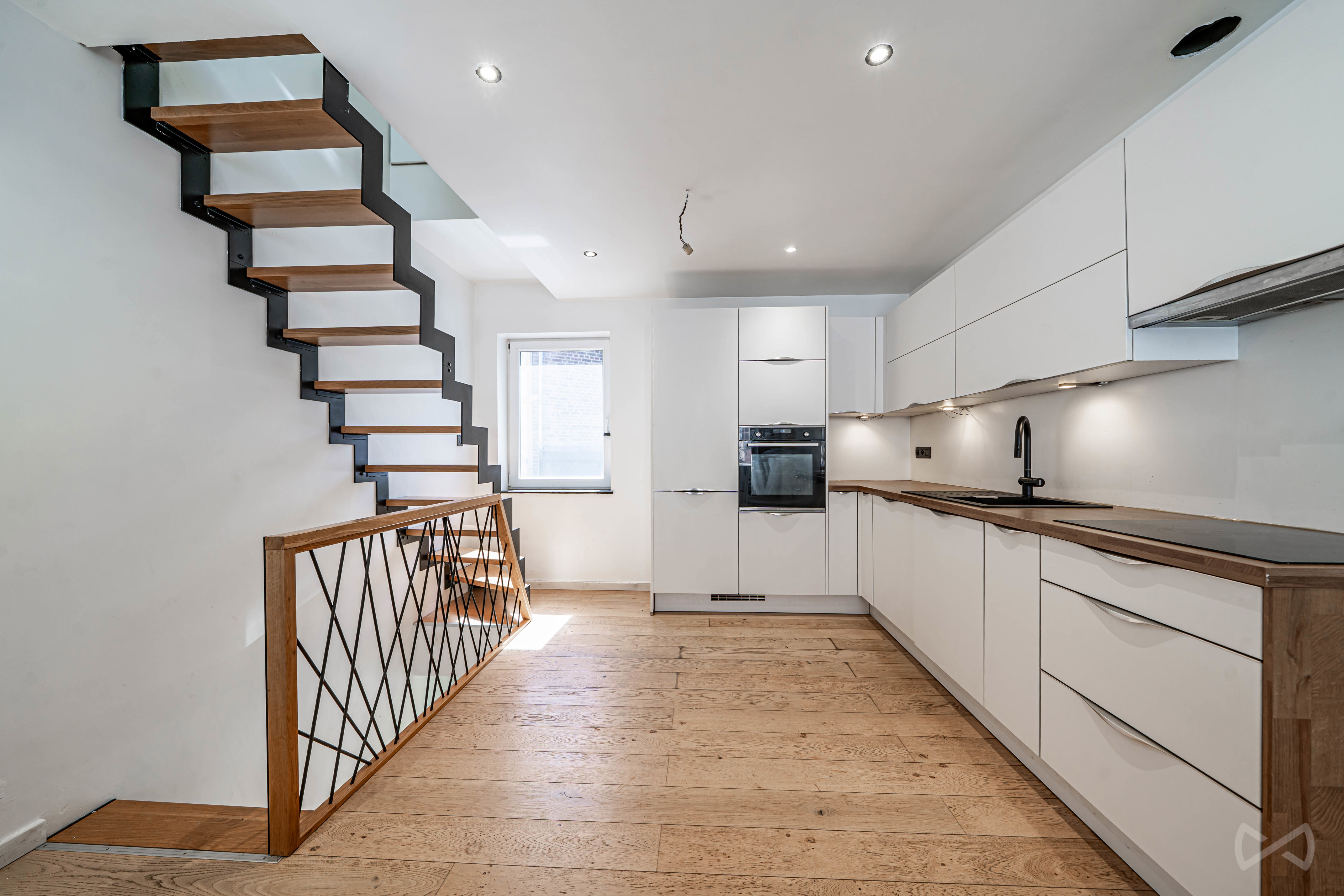 Photo 2 sur 4 pour Immeuble mixte d'une chambre à Mont-sur-marchienne