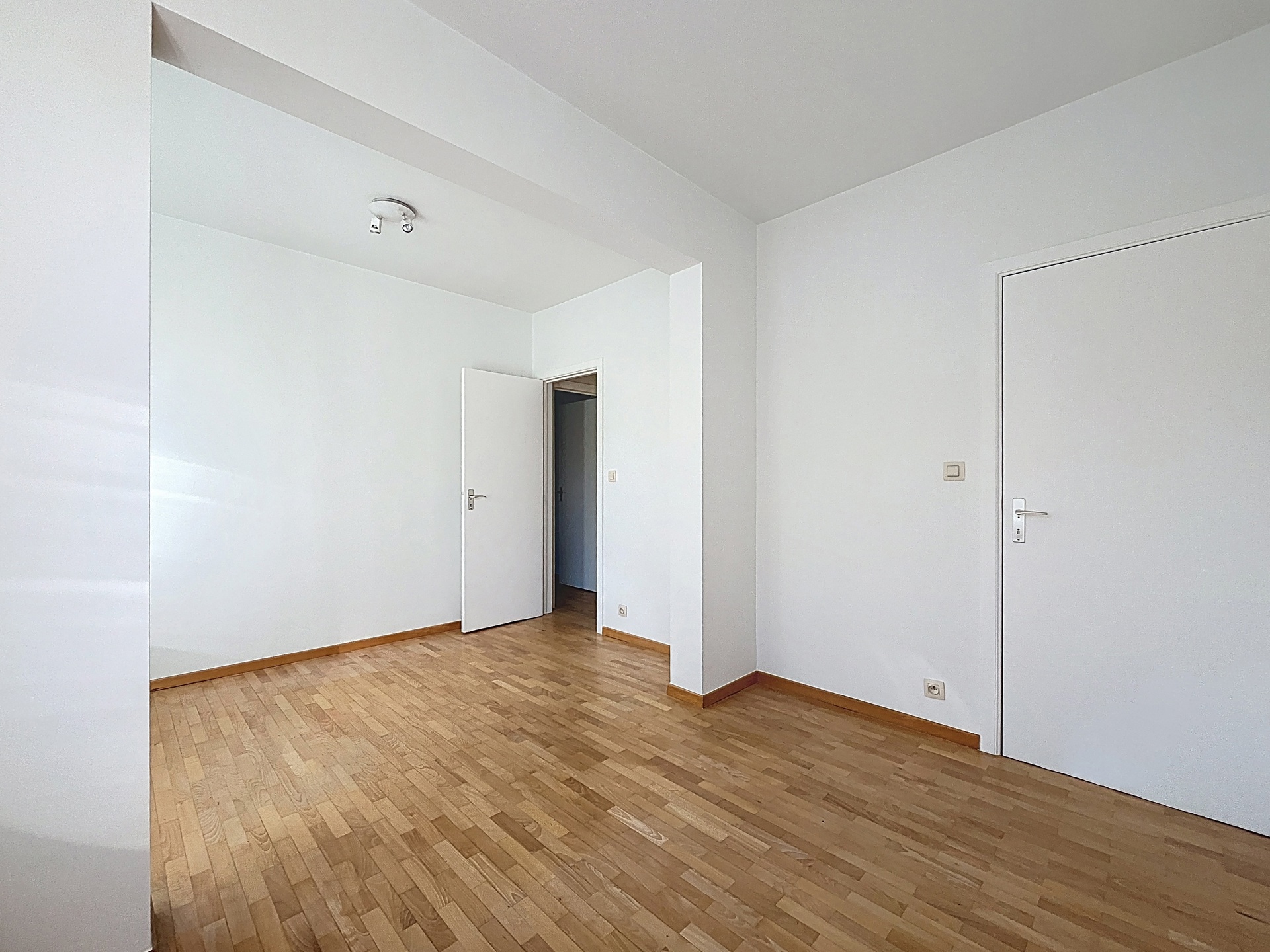 Foto 3 van 4 van Appartement met drie slaapkamers in Ixelles