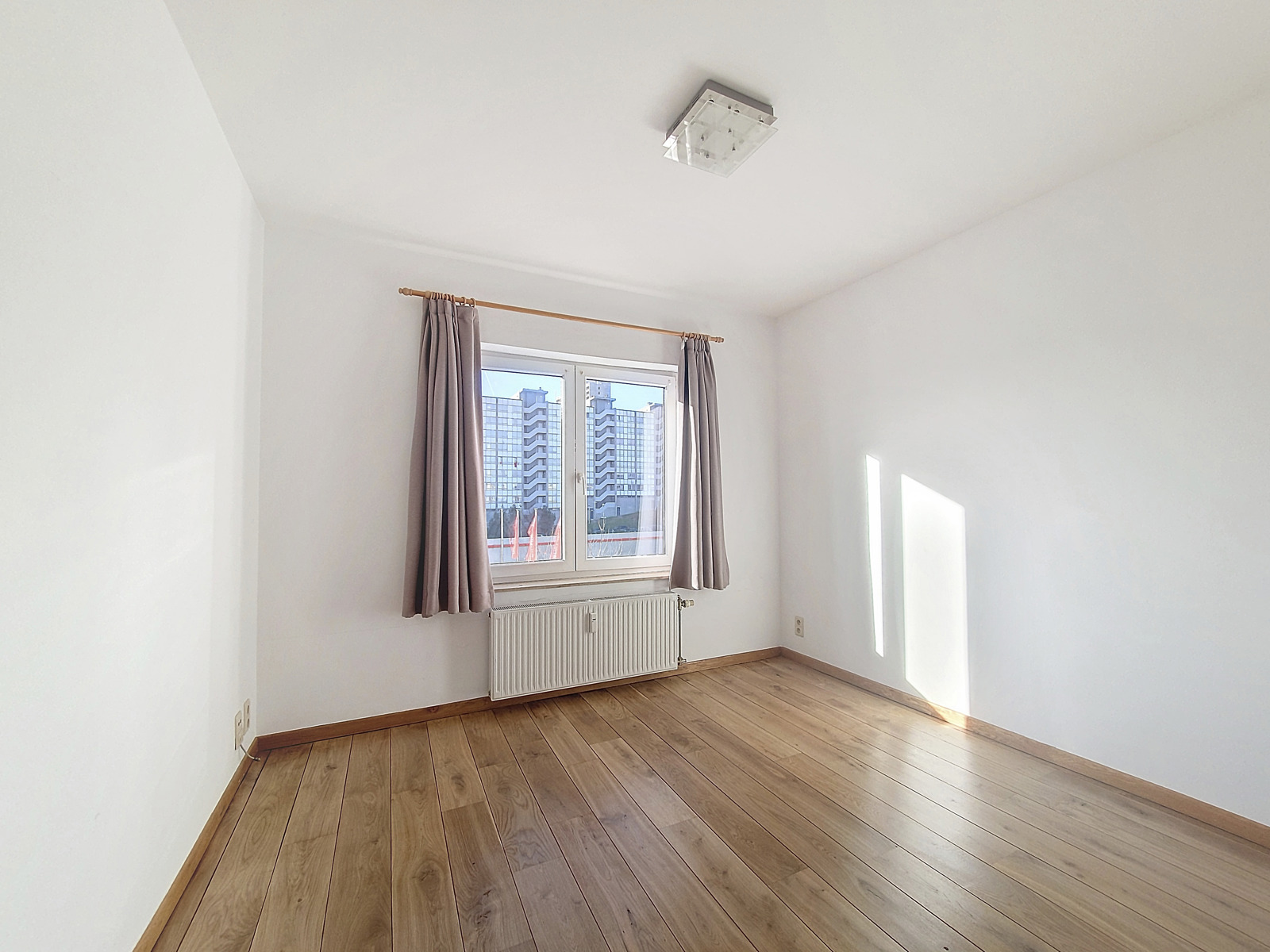 Photo 4 sur 4 pour Immeuble à appartements de six chambres à Brussel