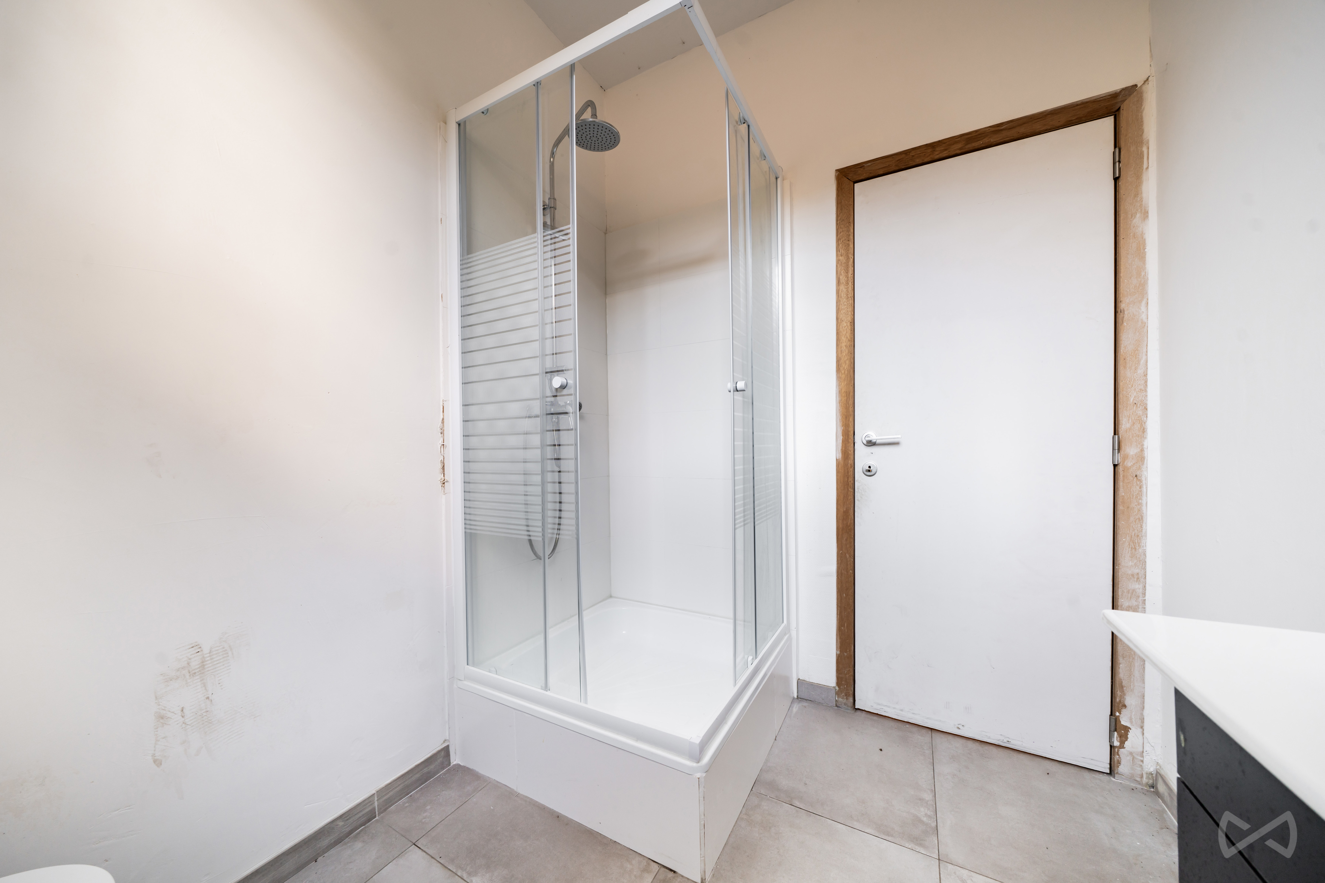 Photo 4 sur 4 pour Immeuble mixte de neuf chambres à Montignies-Sur-Sambre