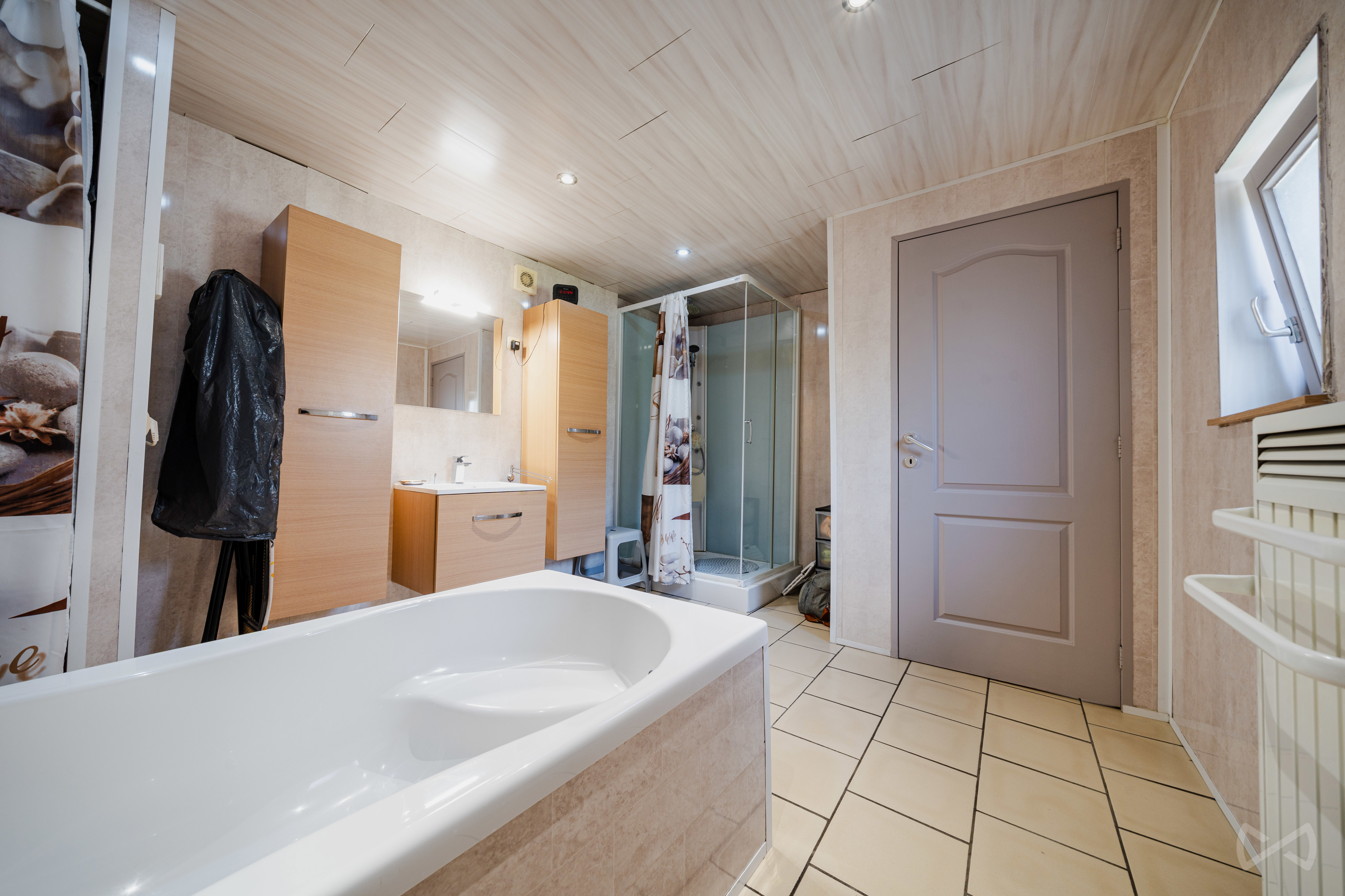 Photo 1 sur 4 pour Maison de quatre chambres à Mont-sur-marchienne