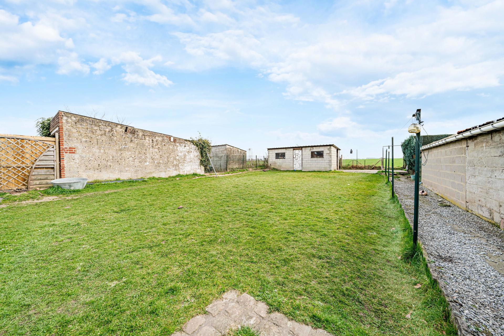 Foto 1 van 3 van Huis met vijf slaapkamers in Sart-dames-avelines