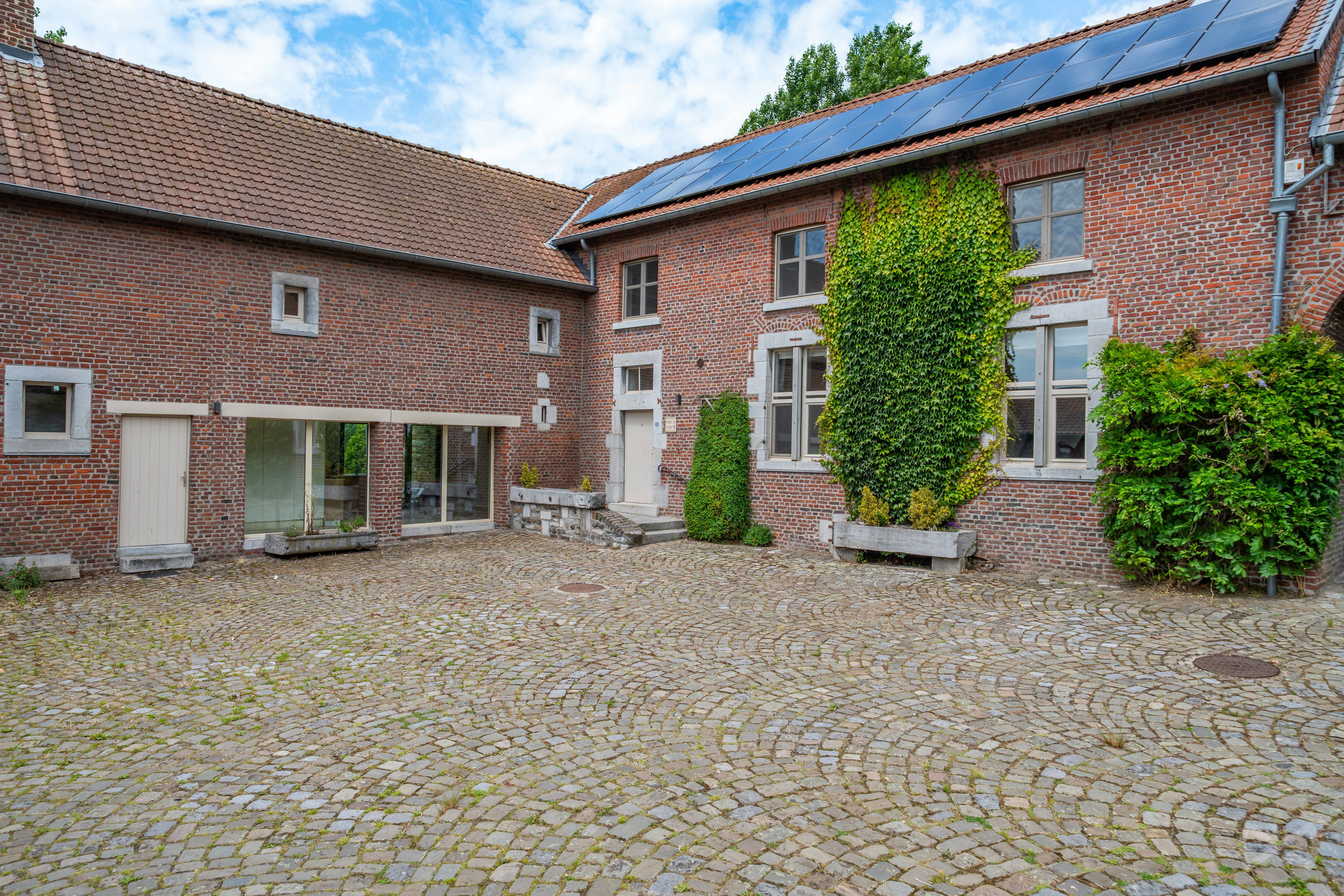 Foto 1 van 4 van Hoeve met zes slaapkamers in Donceel