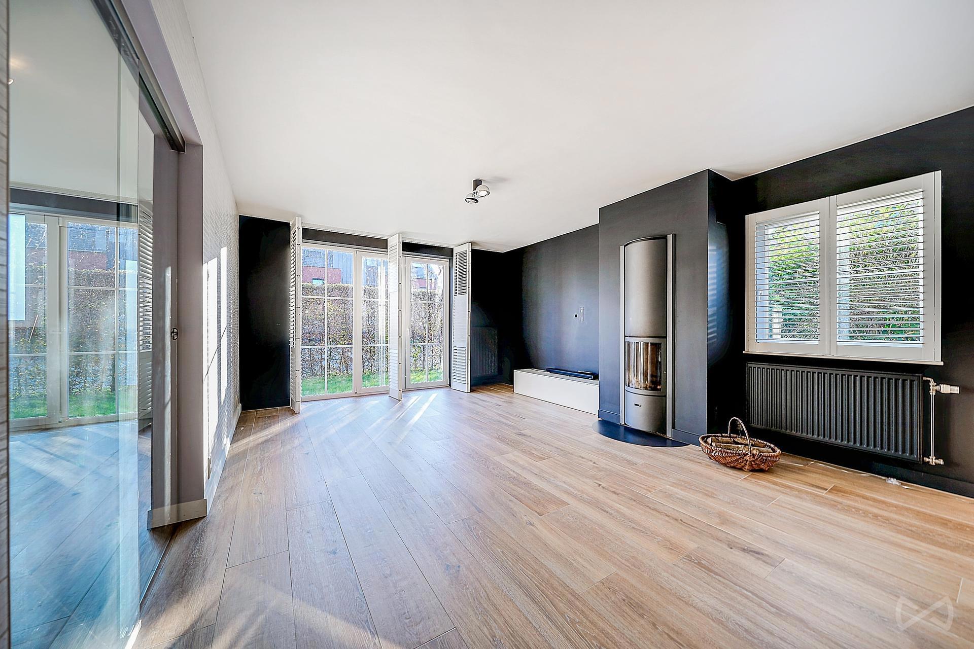 Picture 1 of 4 for House with five bedrooms in Court-saint-Étienne