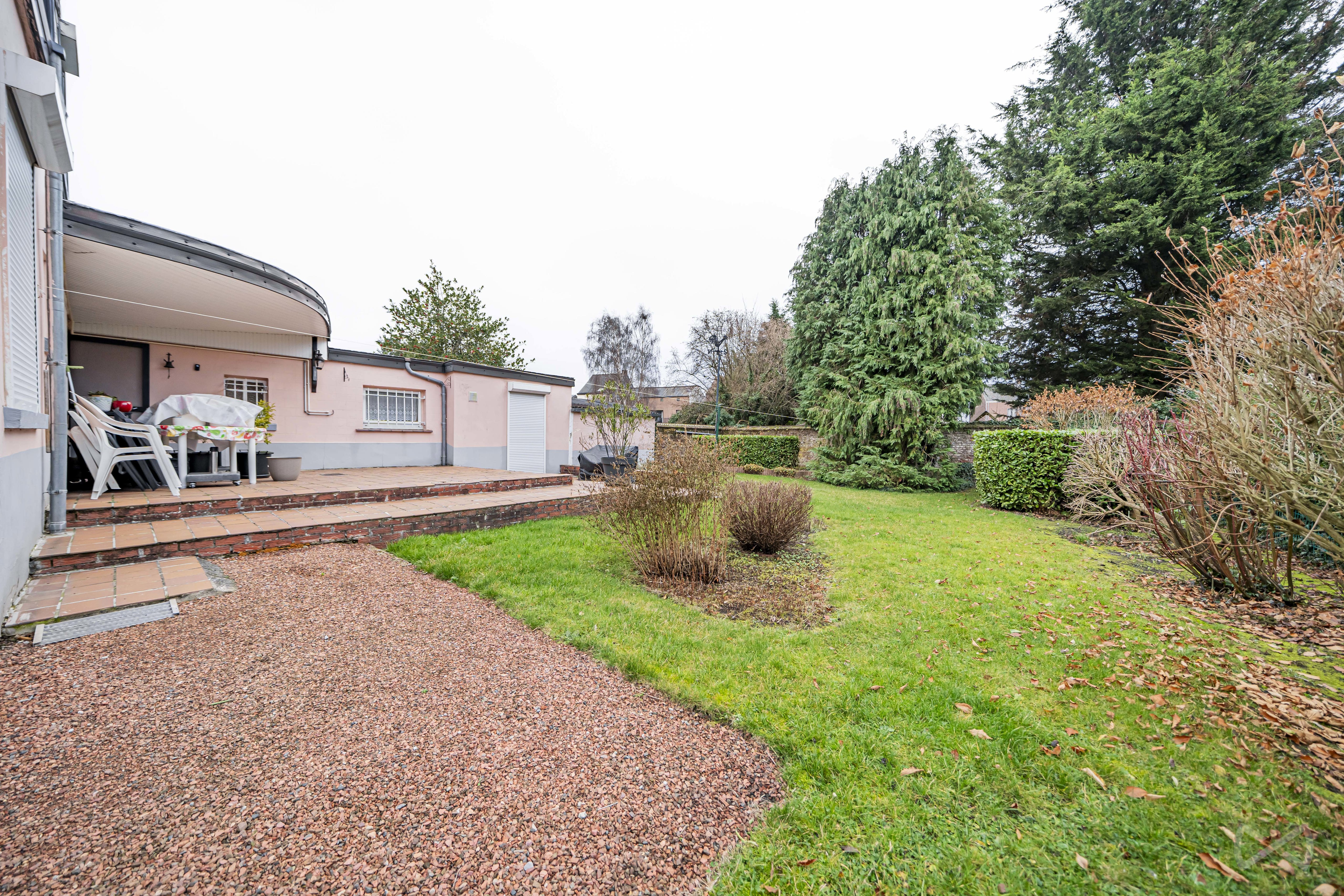 Foto 3 van 4 van Huis met drie slaapkamers in Montigny-le-tilleul
