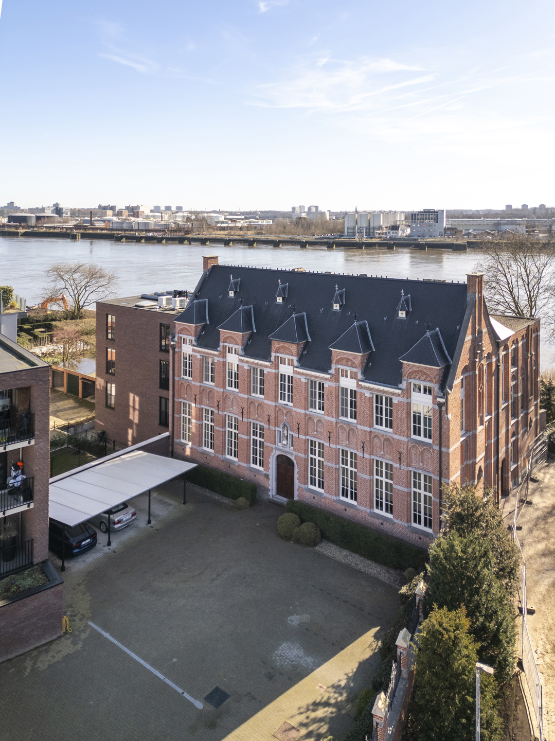 Picture 1 of 2 for Penthouse with three bedrooms in Zwijndrecht Burcht