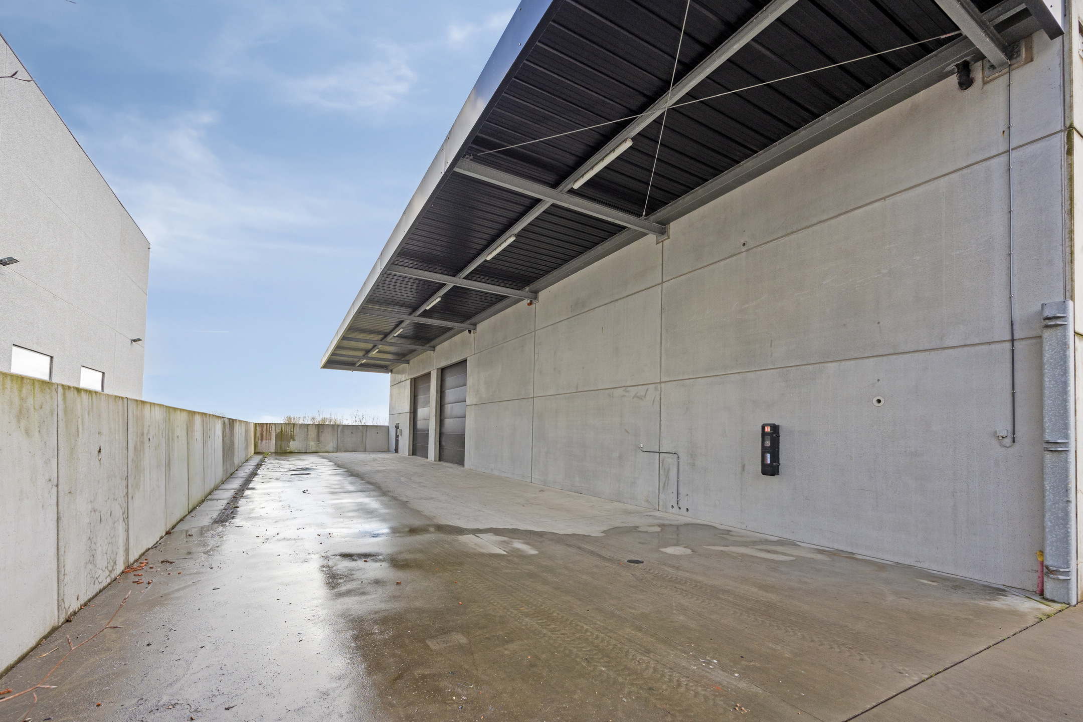 Foto 4 van 4 van Kantoor en magazijn in Moorslede