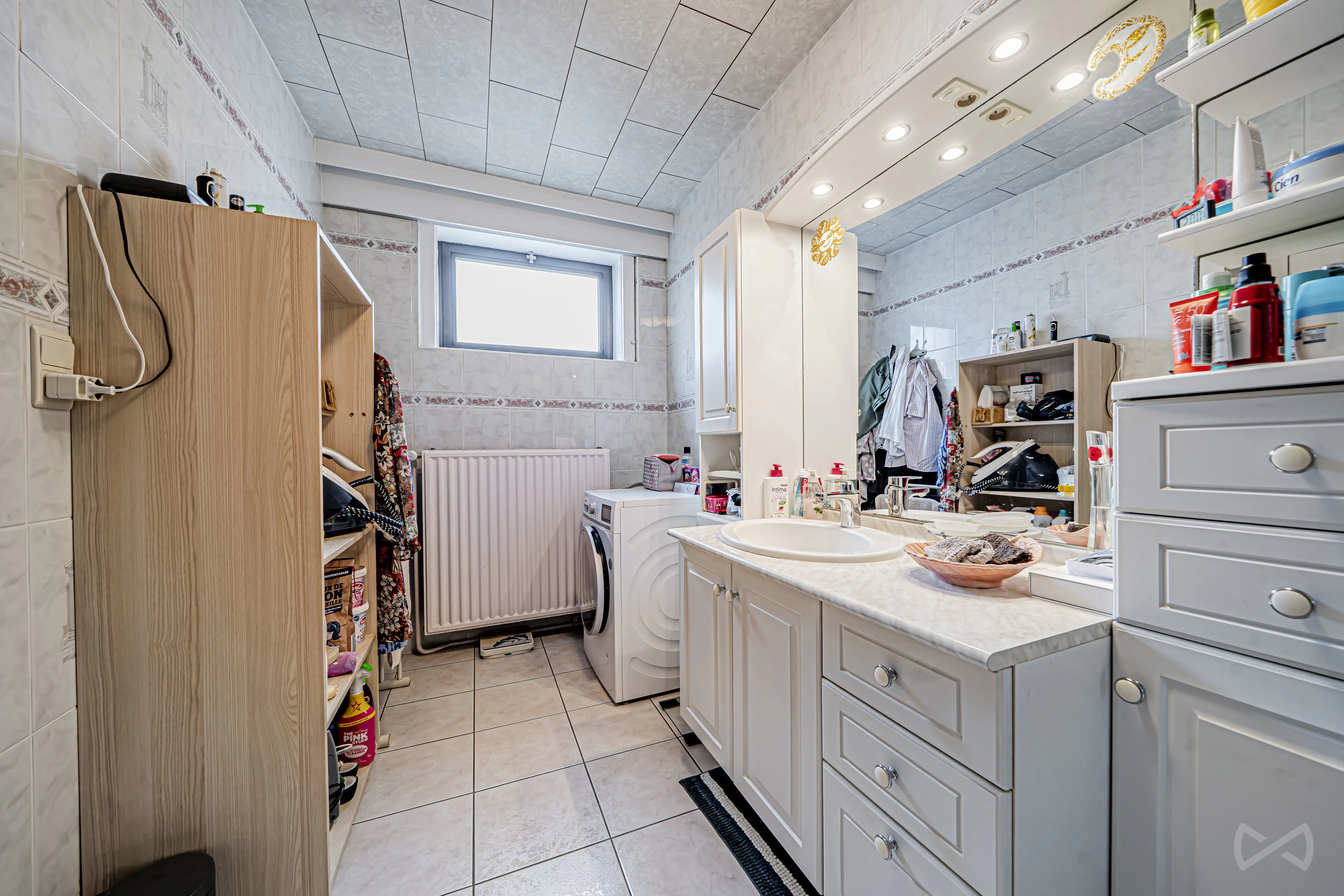 Foto 2 van 4 van Villa met vijf slaapkamers in La Louvière Houdeng-Goegnies