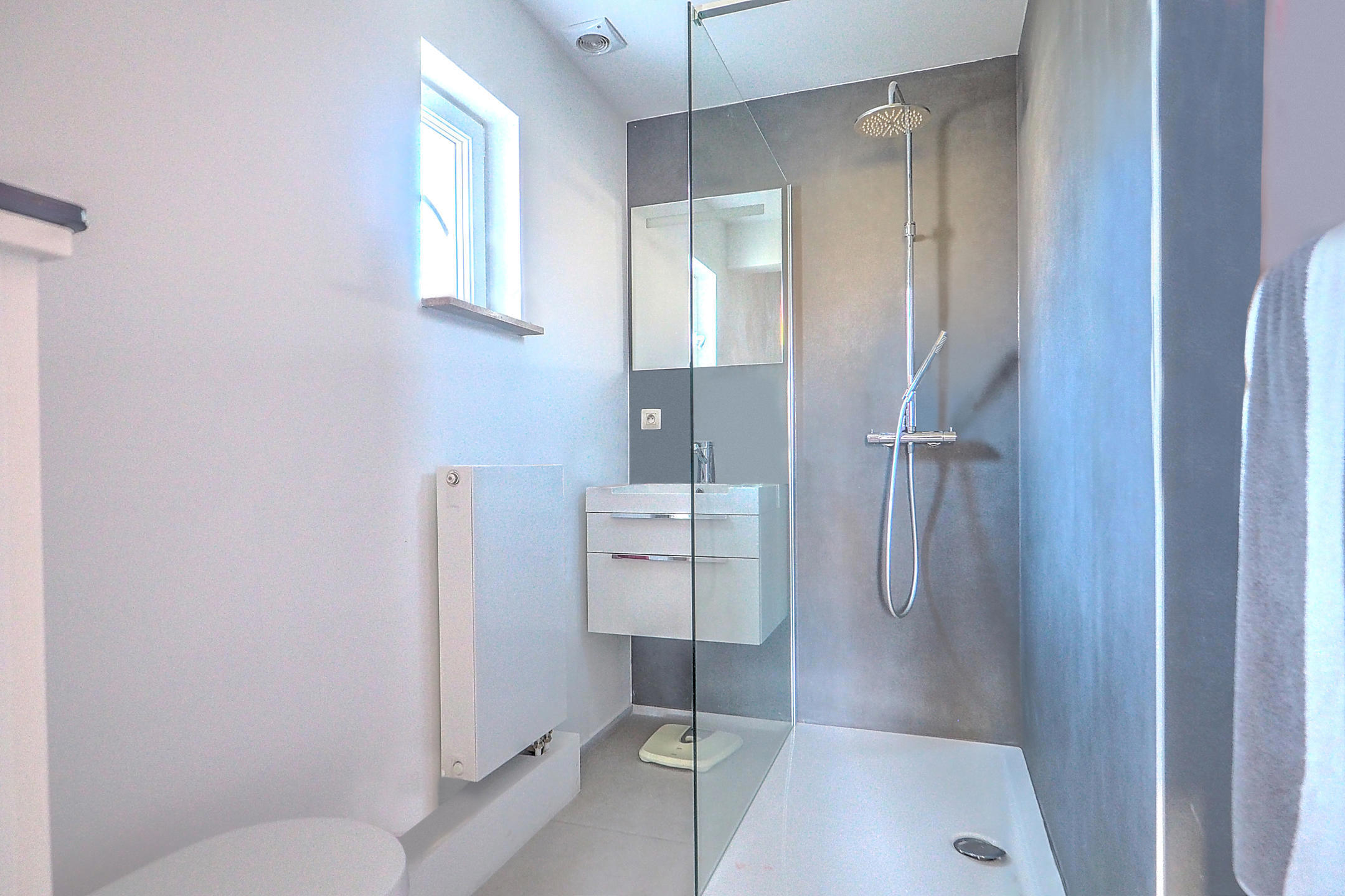 Picture 2 of 4 for House with four bedrooms in Waterloo