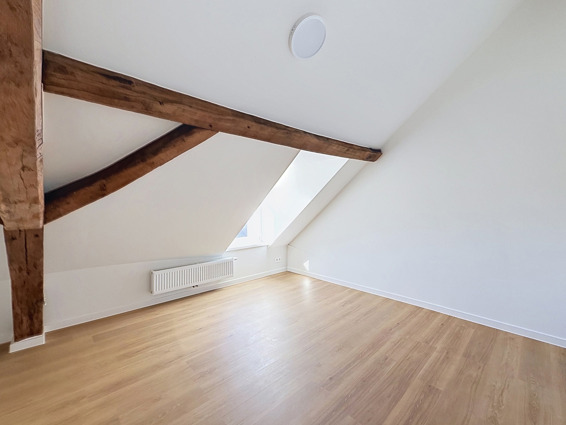 Picture 2 of 3 for Flat with three bedrooms in Ath
