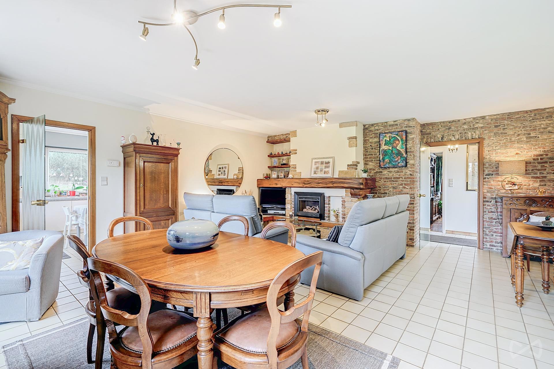 Picture 3 of 3 for Villa with five bedrooms in Mont-sur-marchienne