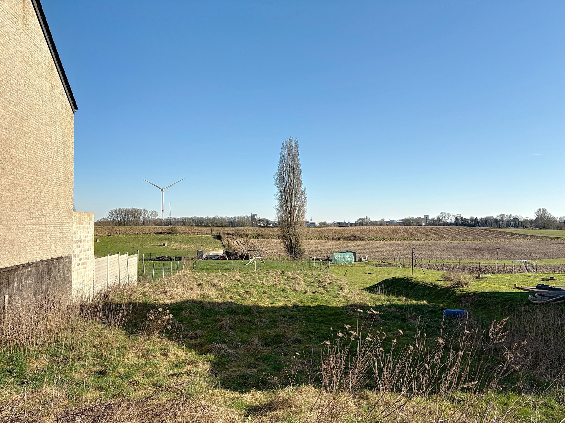 Picture 3 of 3 for Building ground in Le Roeulx